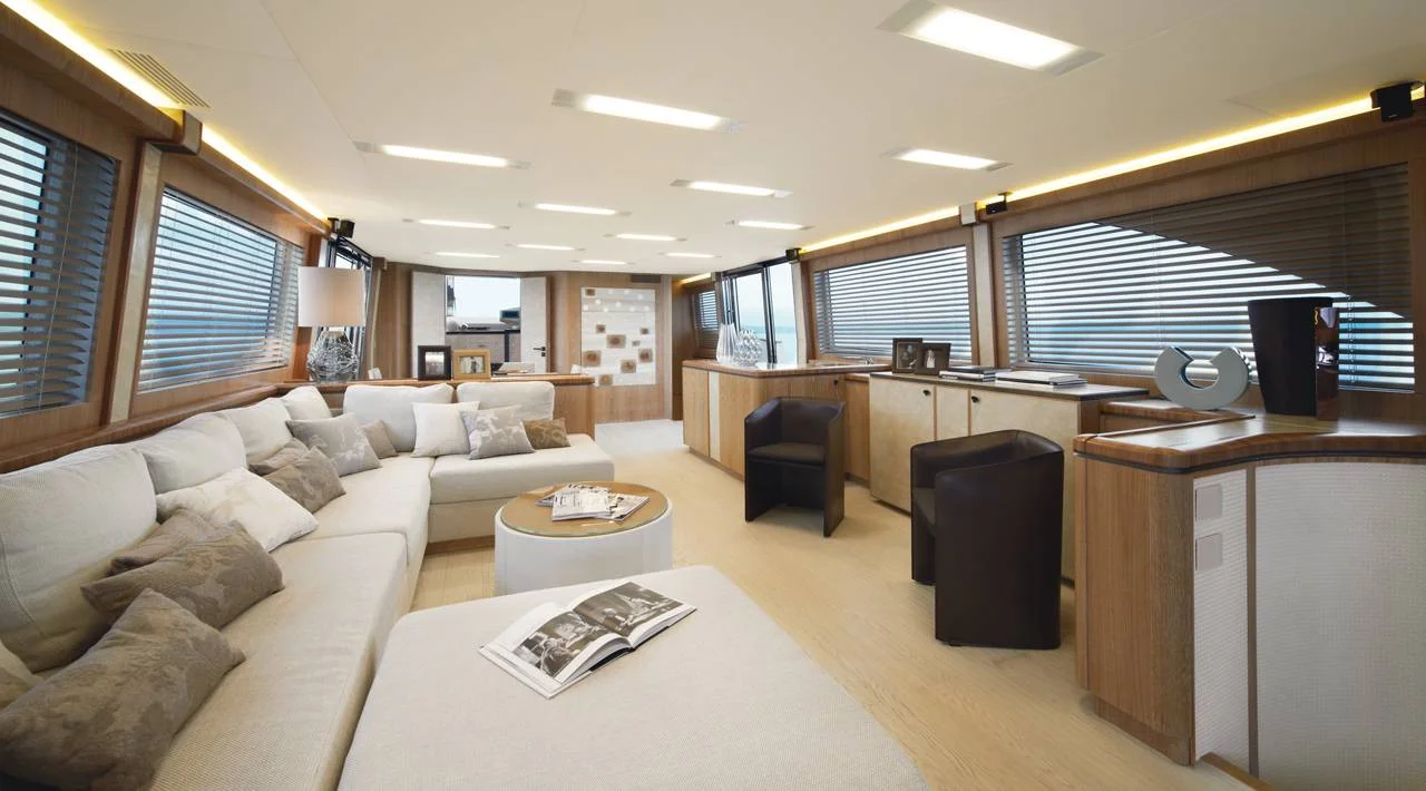 mcy86_saloon_01.jpg