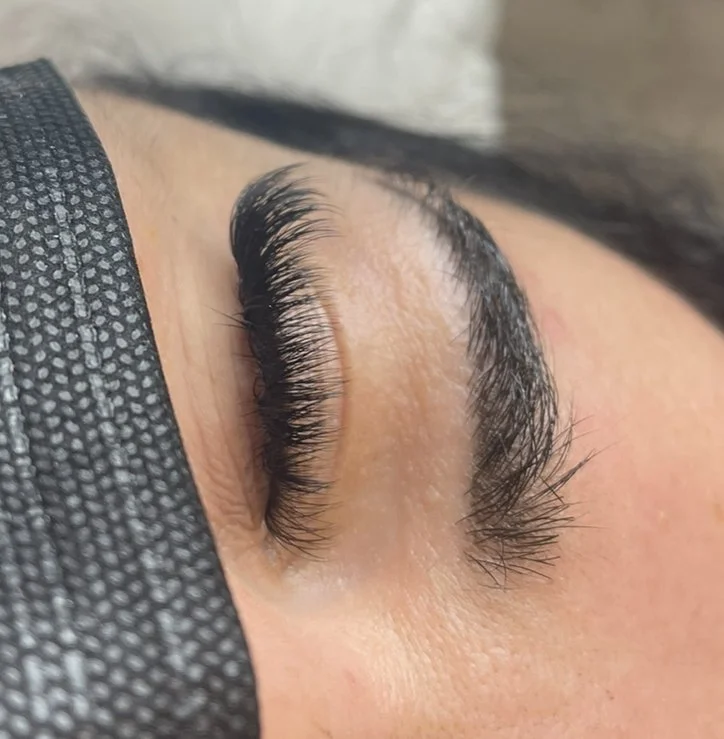 Choosing the Perfect Lash Stylist and Salon: A Guide to Glamorous Lashes