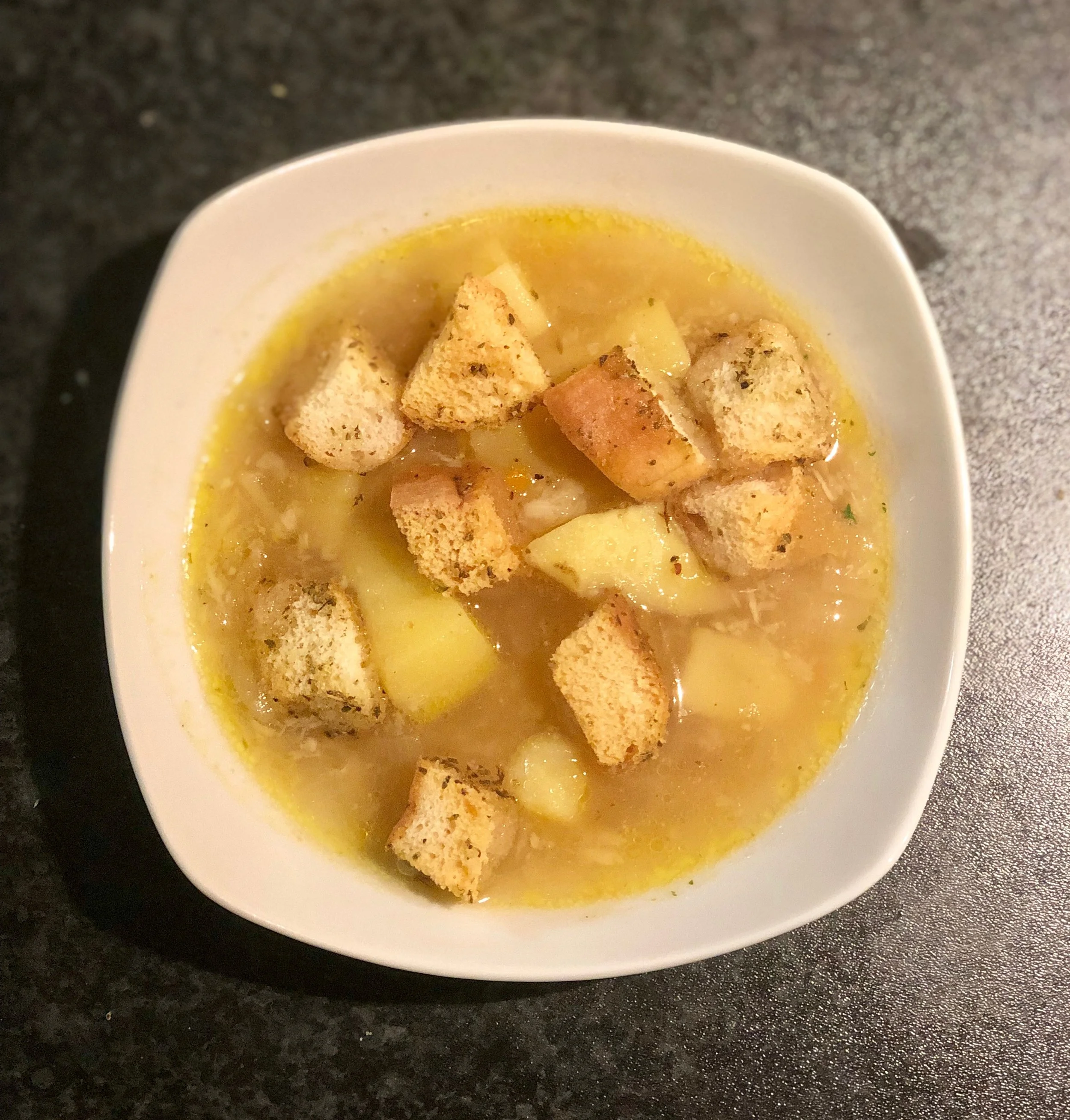 Czech garlic soup (česnečka)