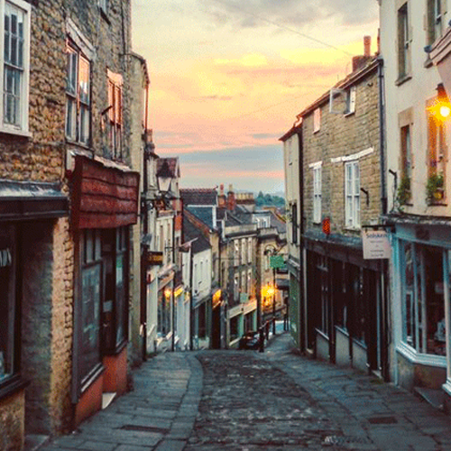 FROME Beautiful town full of quirky shops and places to eat. From March until December, there is a monthly market on the first Sunday of the month. 
