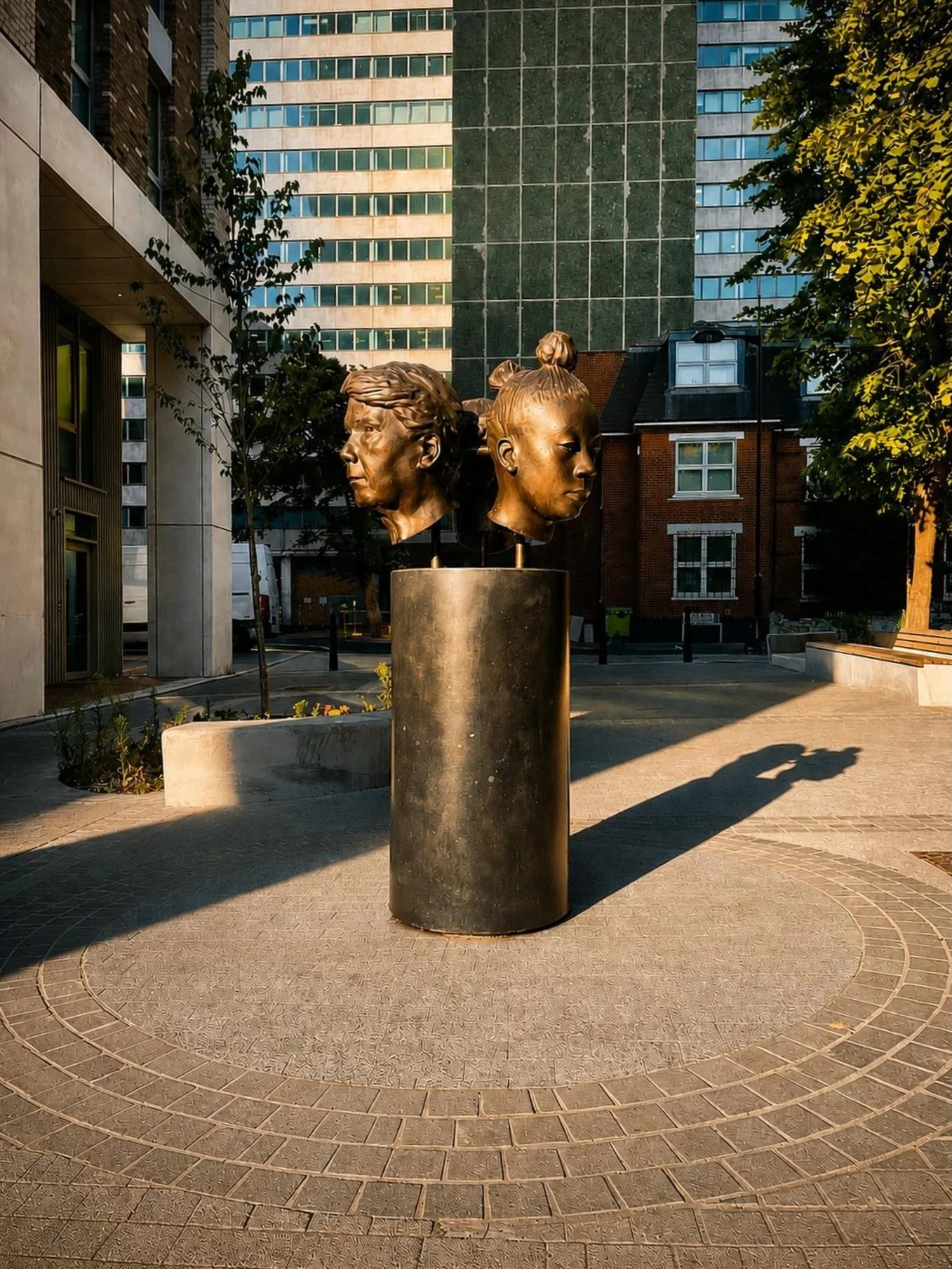Voices of Croydon: Echoes of Passage in the dusk light✨

This artwork is an ode to the many people, journeys, and stories that have shaped Croydon into the place it is today.

This project has been a long time in the making, and seeing it now standin