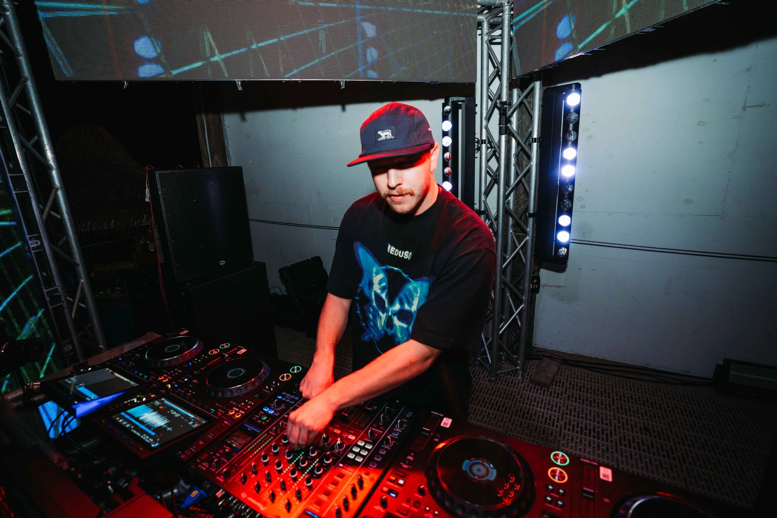 dannyteemedia-7308794.JPG