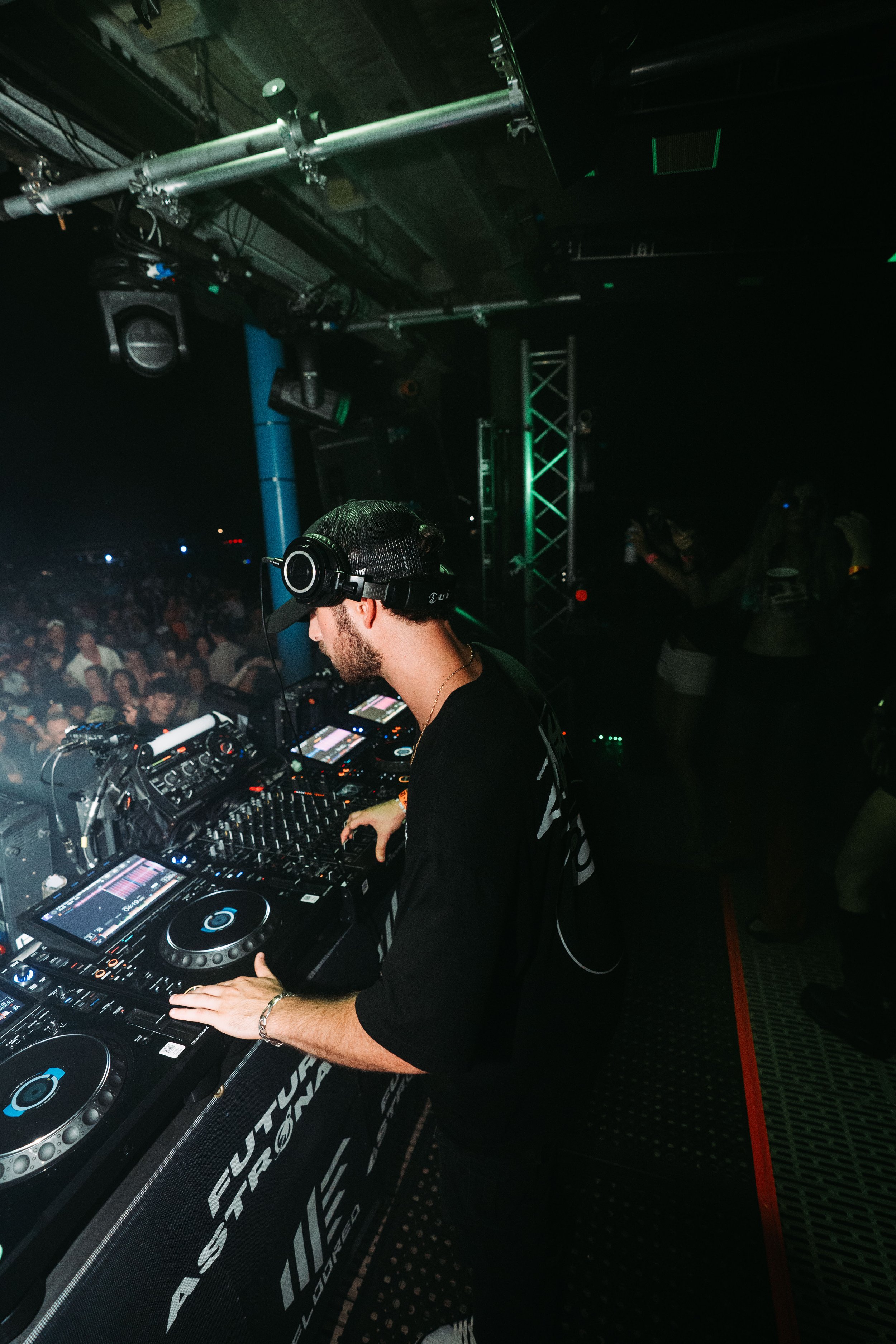 dannyteemedia-7301071.JPG