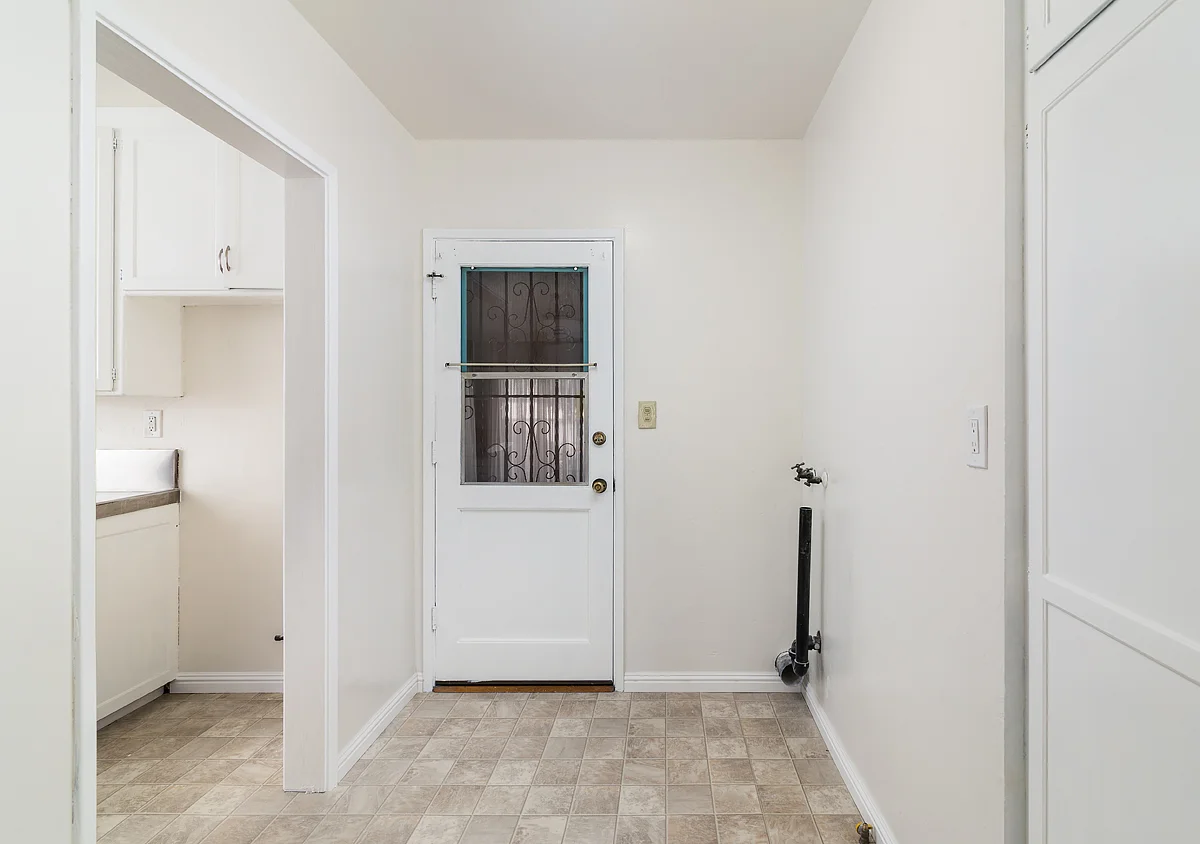 5413 Dunrobin Ave_0121.jpg