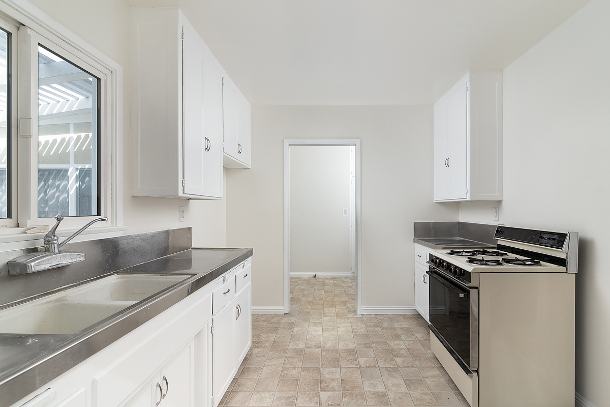 5413 Dunrobin Ave_0289.jpg