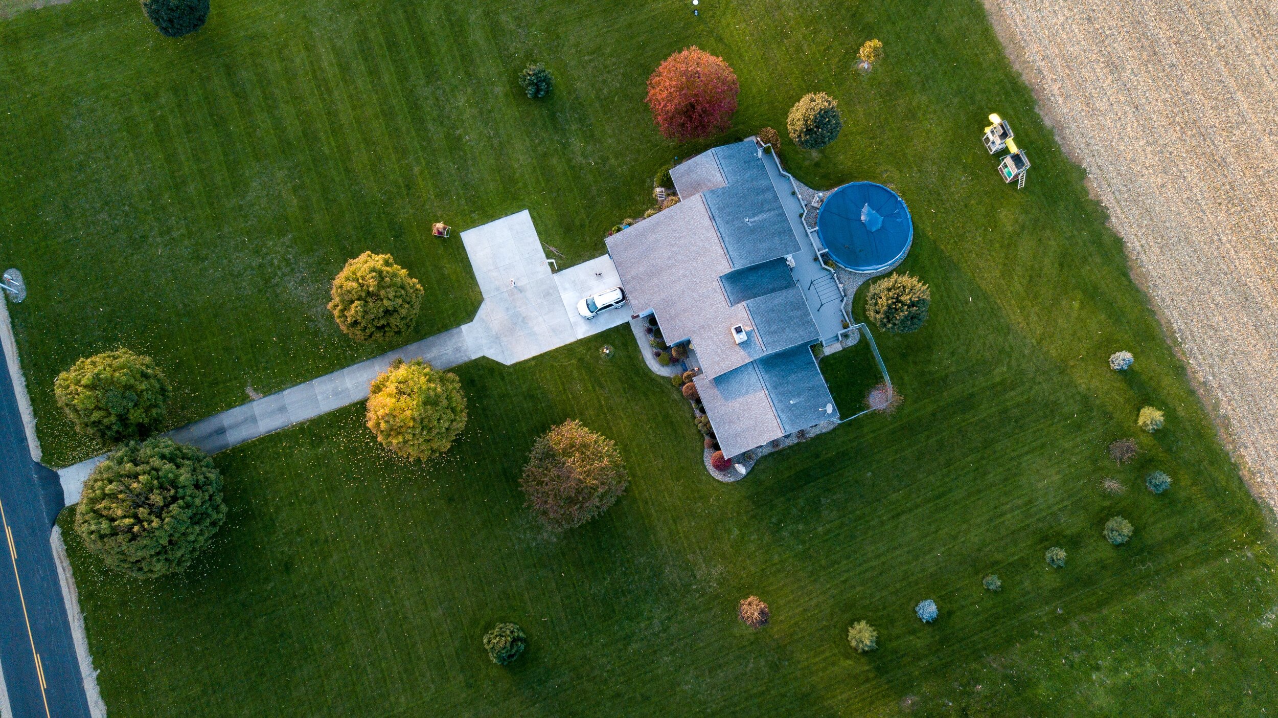 aerial-photography-of-gray-house-1590336.jpg