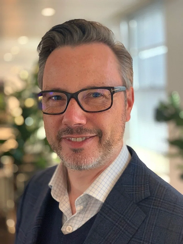 The "The Human Edge: Leadership in the Age of AI" with Duncan Fish