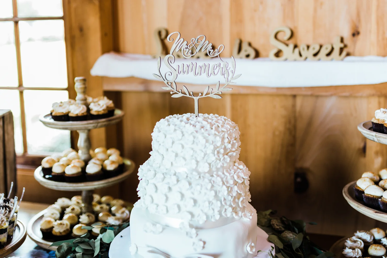 Beautiful wedding cake details - MD top rated videographer