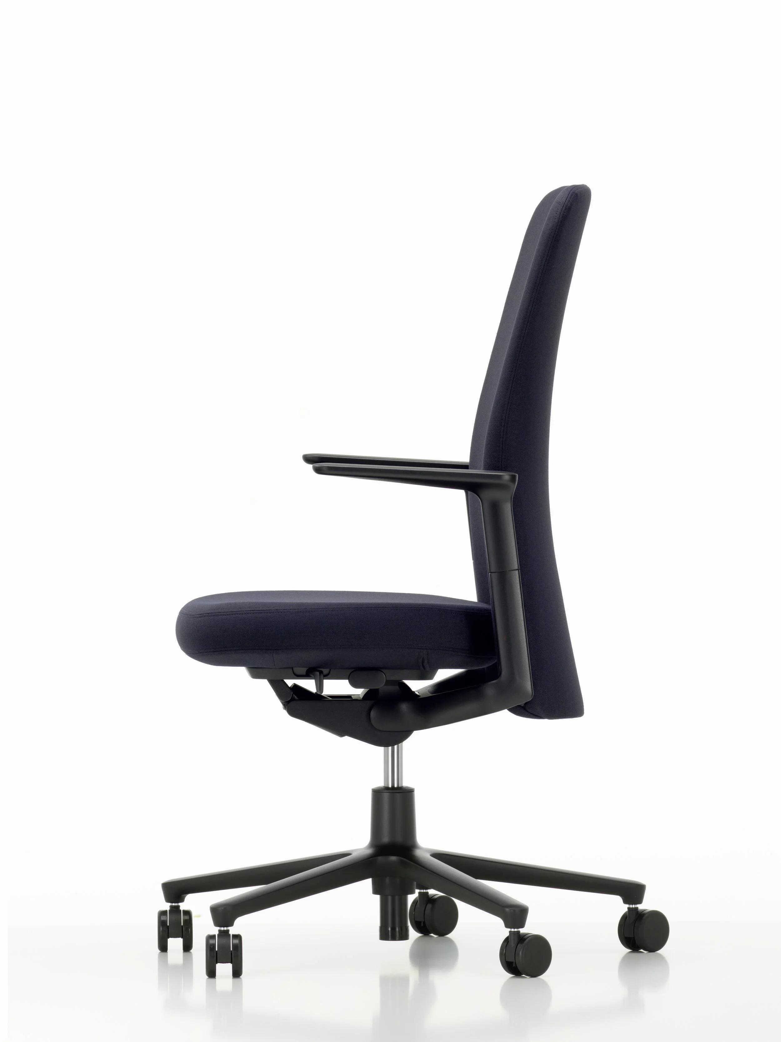 Pacific Chair, medium back_1539059_master.jpg