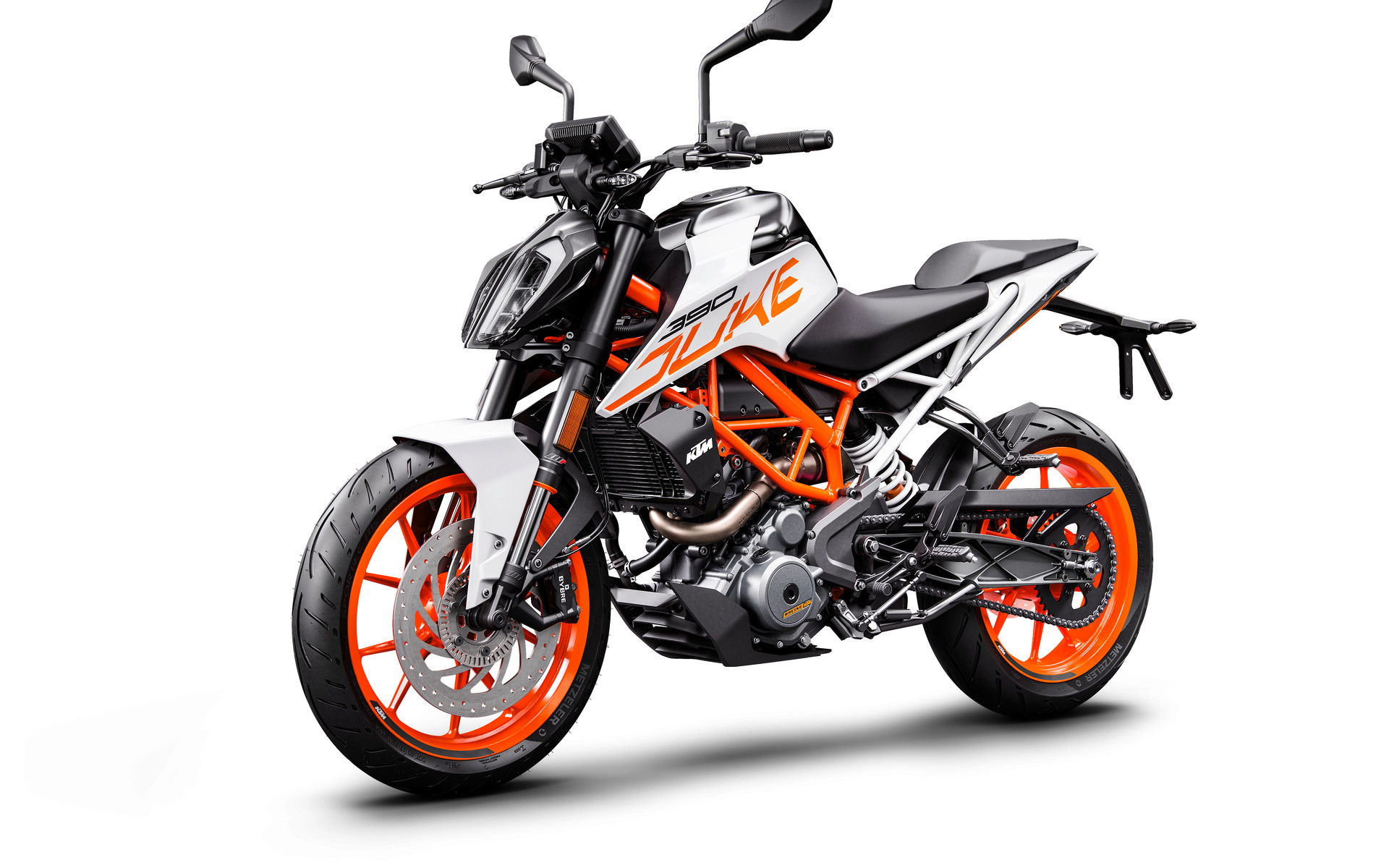 170590_KTM 390 DUKE White ABS Front Left MY 2017.jpg