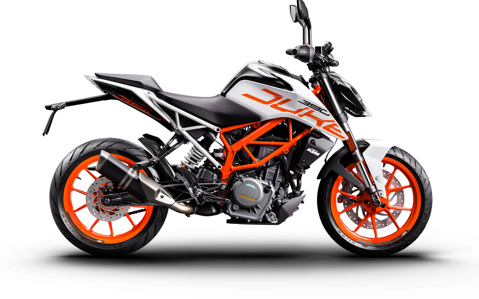 169124_KTM 390 DUKE White ABS 90right MY 2017.jpg