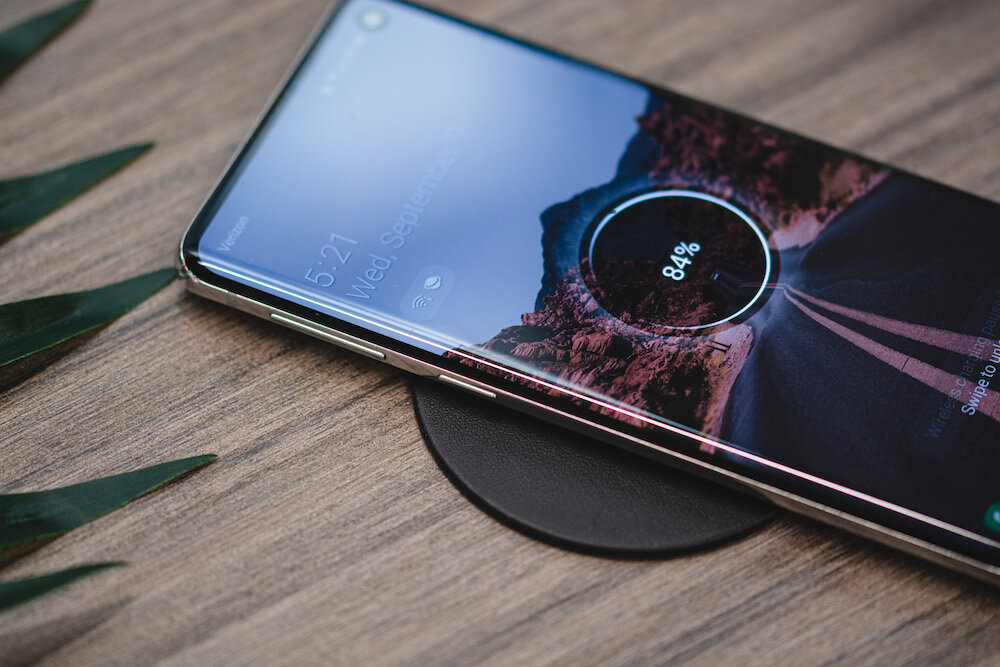 ECA by Dekko launches Poppy, a small but powerful Qi wireless charging solution that elegantly fits a standard grommet hole