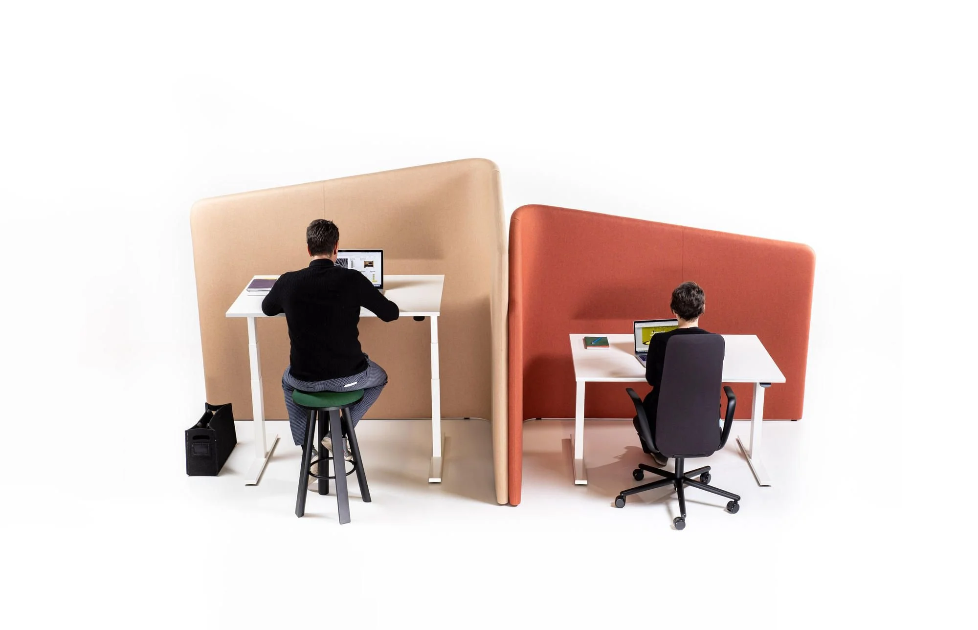 Create zones for the hybrid work environment with BuzziSpace acoustic divider