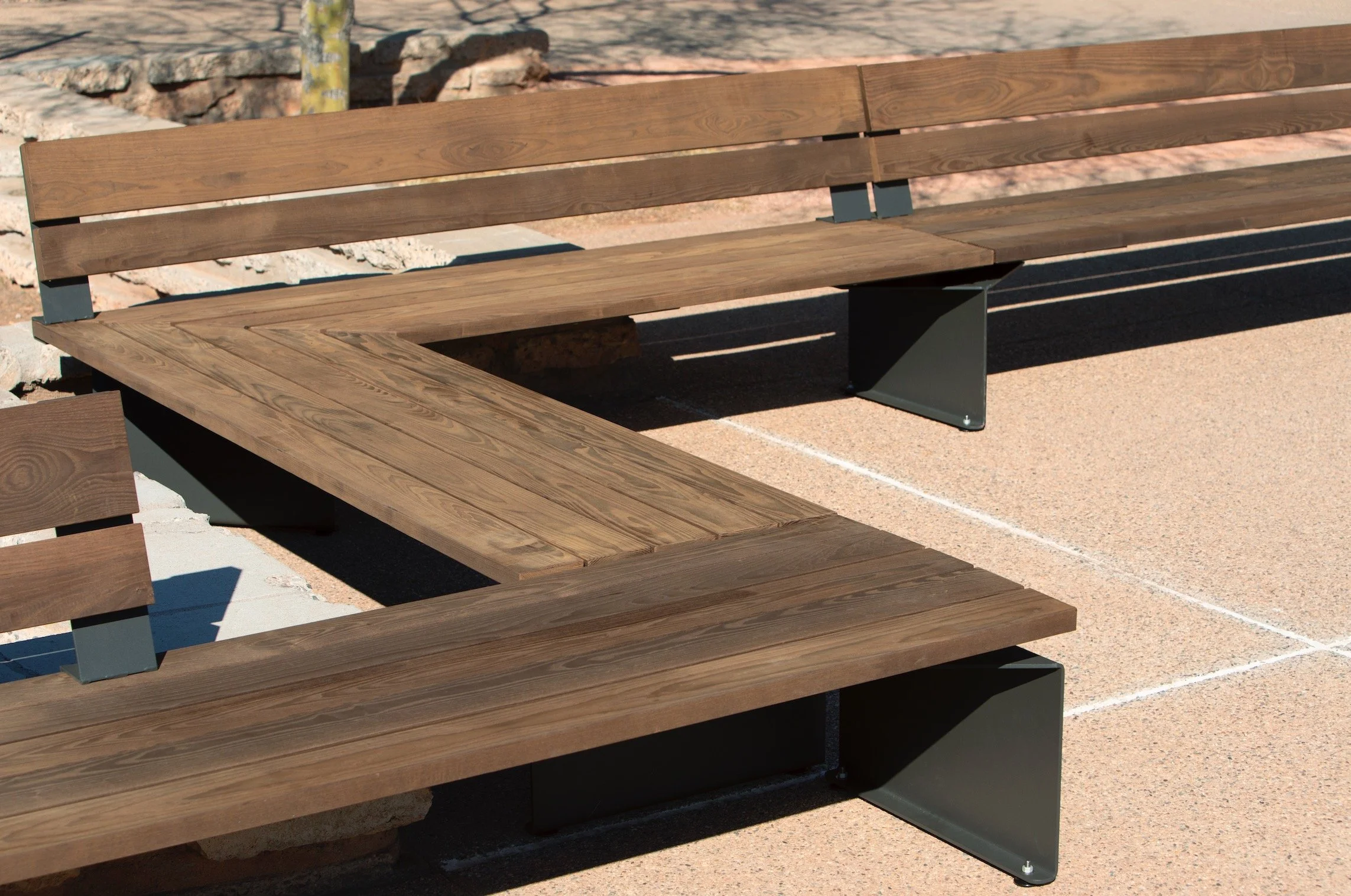 Landscape Forms Elevates Link System with Modular Rails