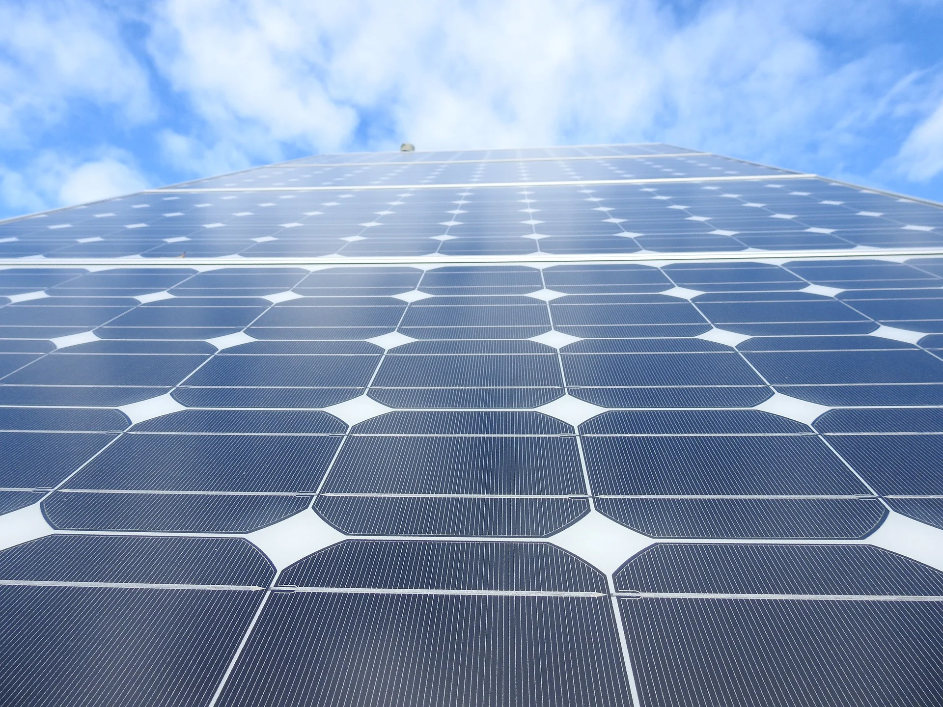 solar-panels-1726540_1920.jpg