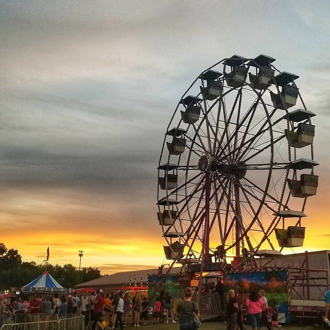 The sun has set on the first night of the 2021 Anderson County Fair. Nice to have this event back.  Always a fun time.

#sixbestdaysofsummer 
#fair
#tennessee 
#madeintn 
#clintontn
#easttennessee 
#appalachia 
#americana