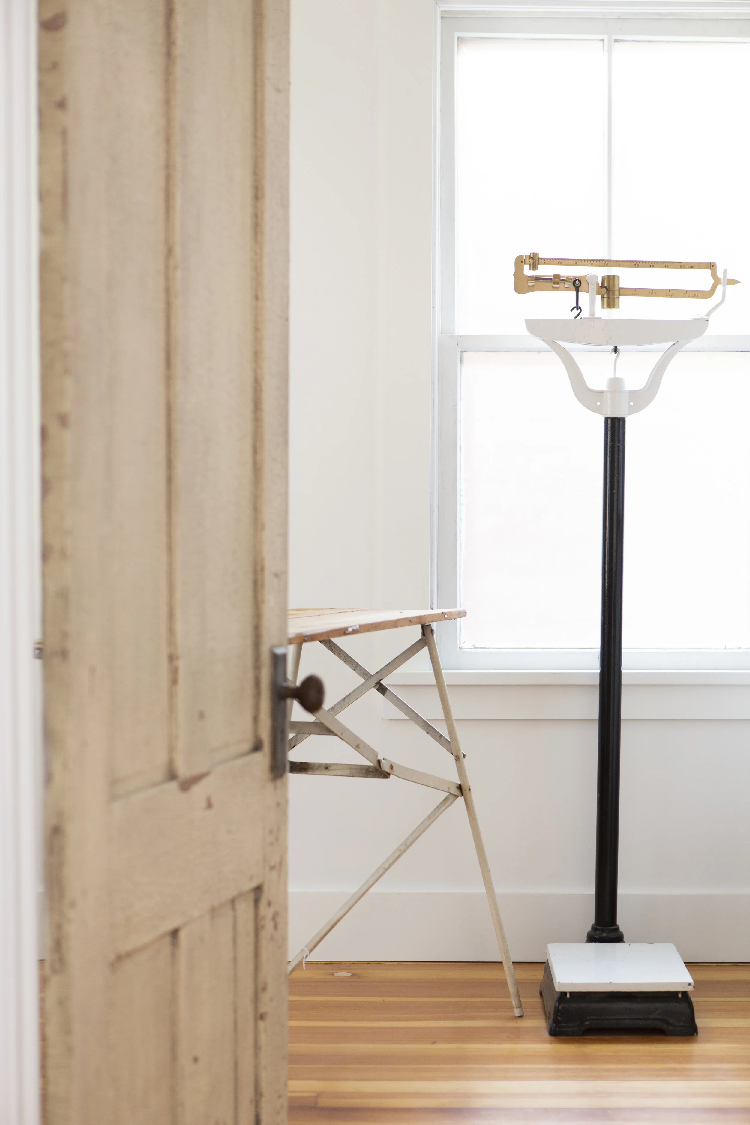  One of the best finds of the local flea market season - this doctor’s scale has a solid brass slide pound indicator. Found during a rainstorm for $35.  