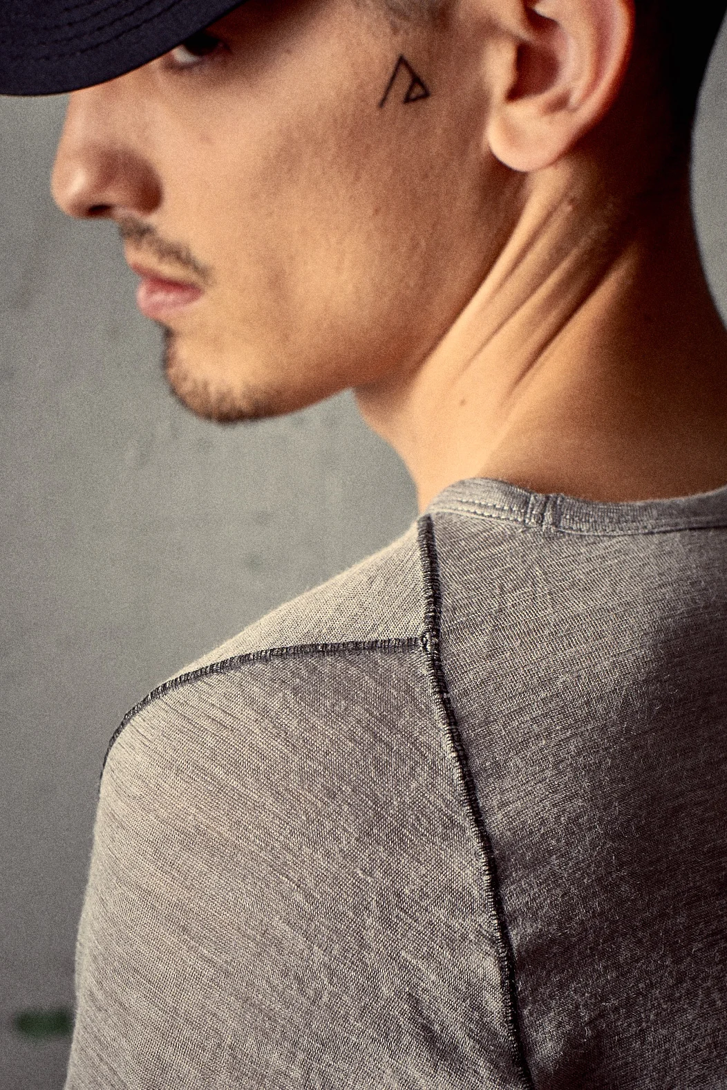 powha-distorted-wool-grey-blouse-4