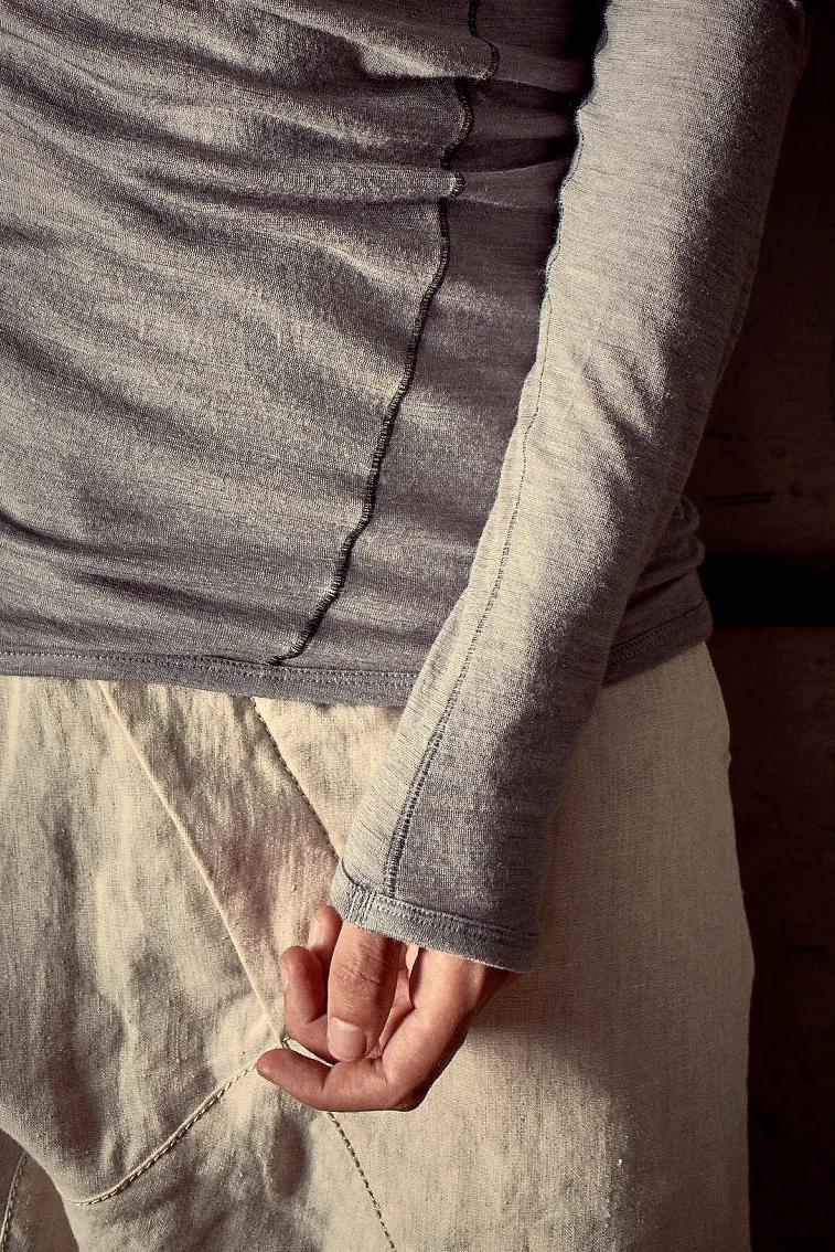 powha-distorted-wool-grey-blouse-5