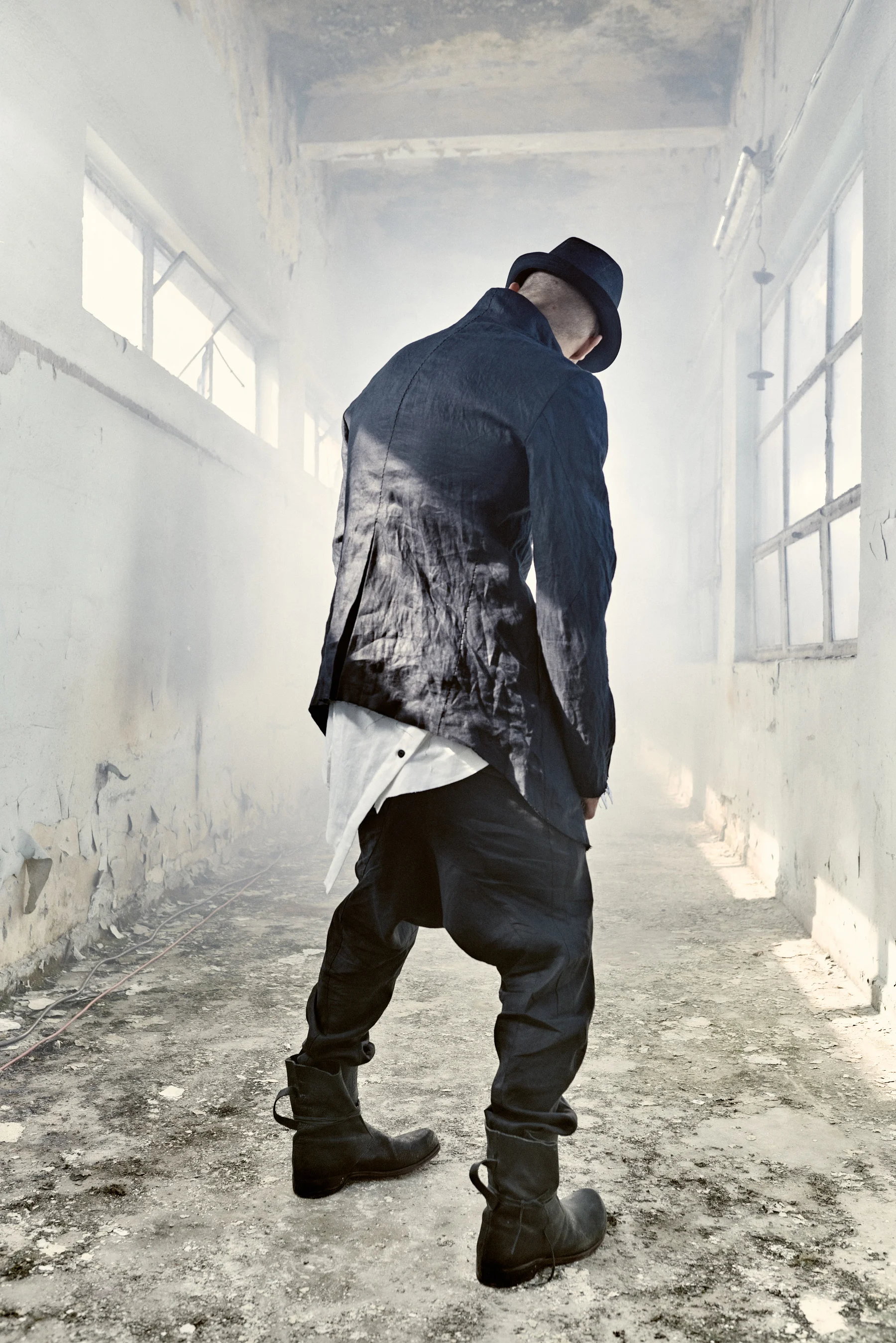 powha-boiled-linen-black-jacket-1