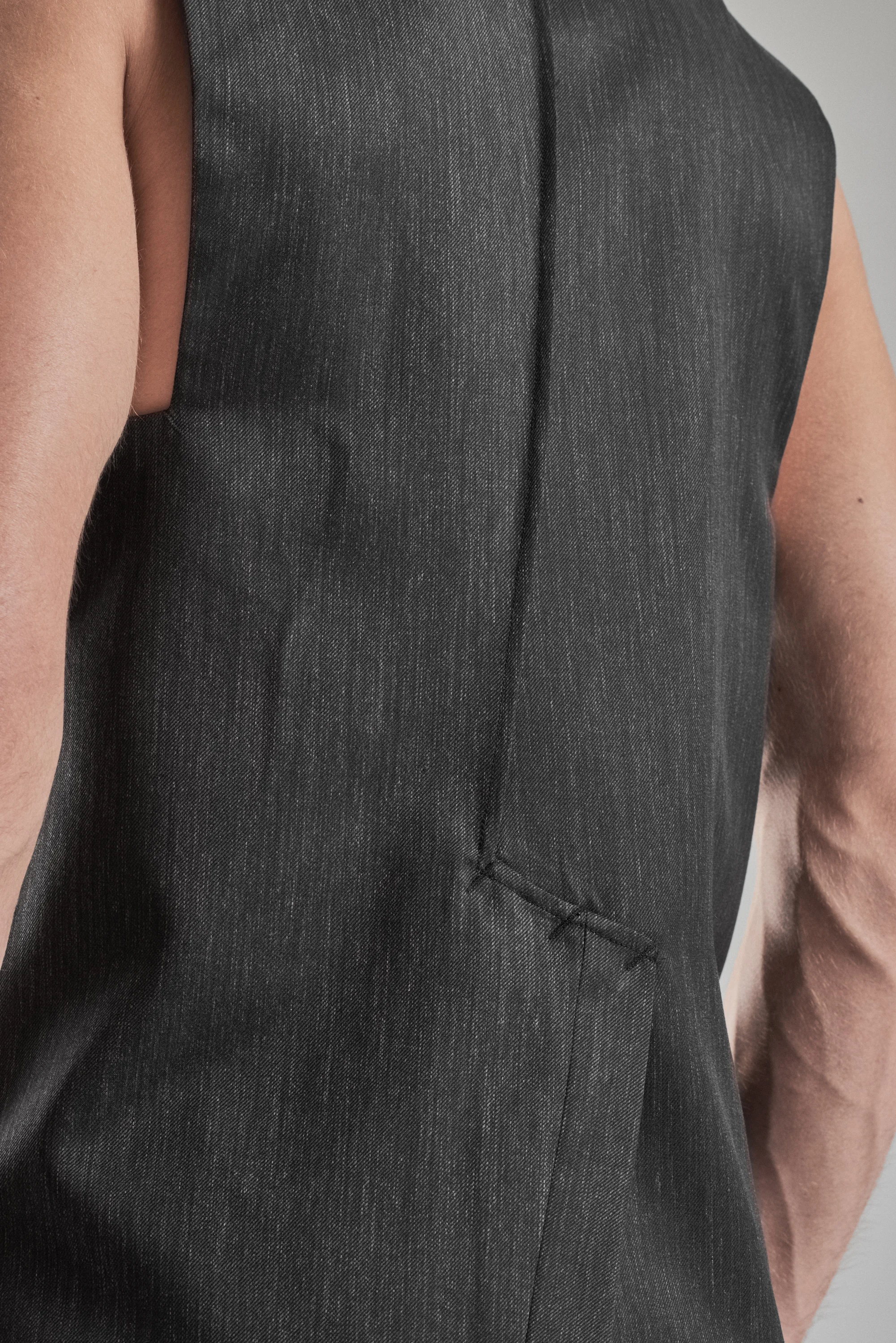powha-button-down-sleeveless-shirt-7