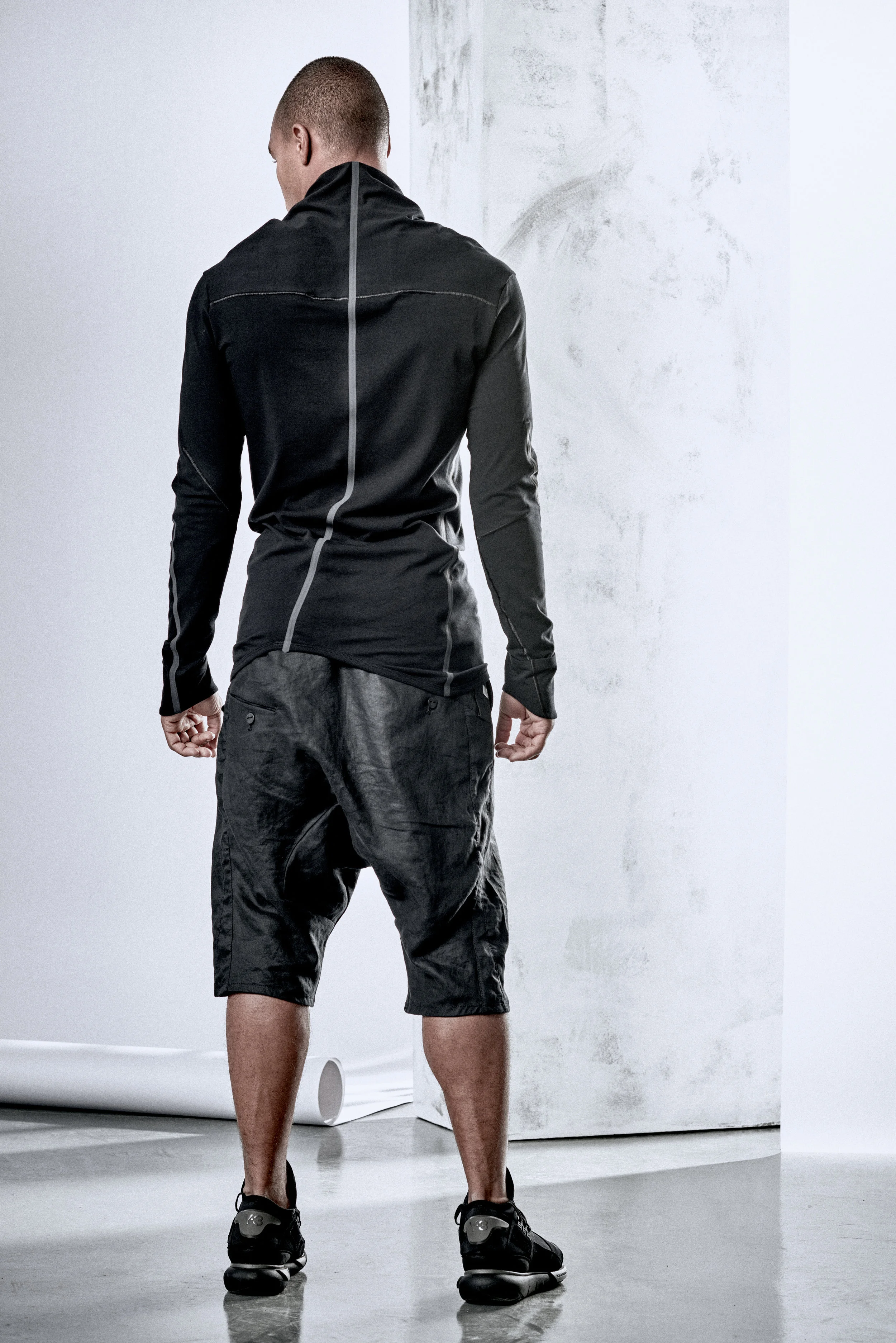 powha-long-sleeved-black-urban-top-11