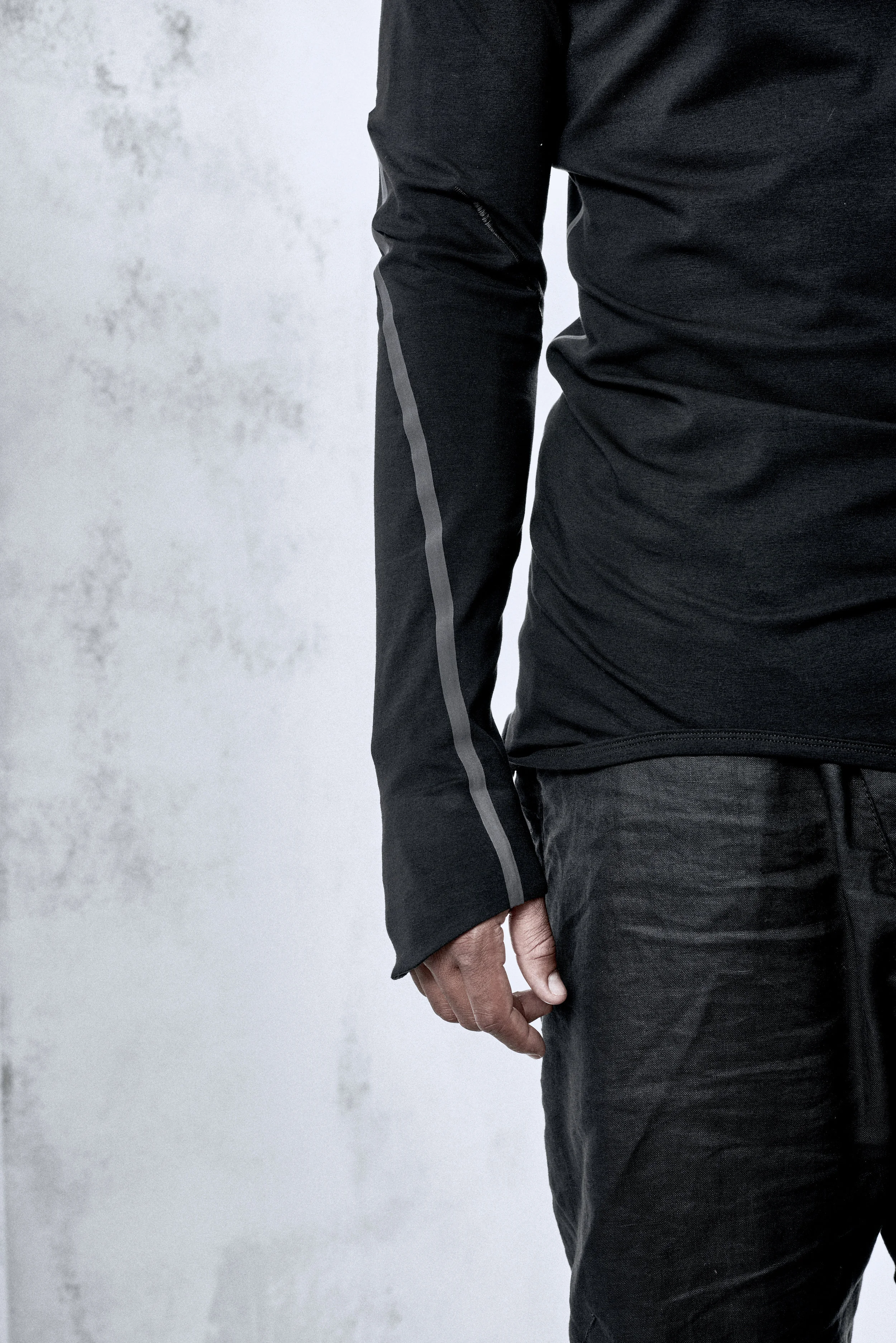 powha-long-sleeved-black-urban-top-4