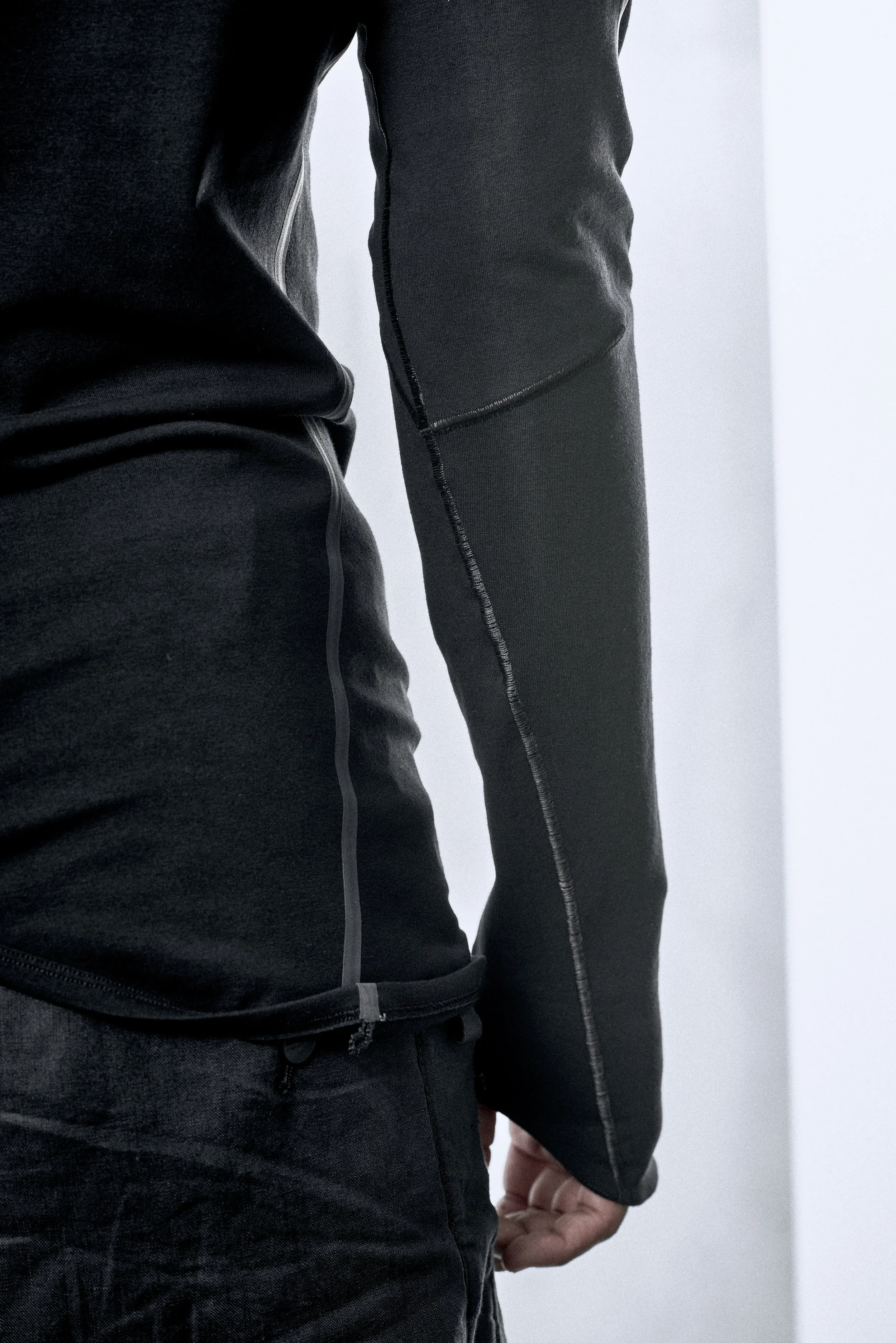 powha-long-sleeved-black-urban-top-7
