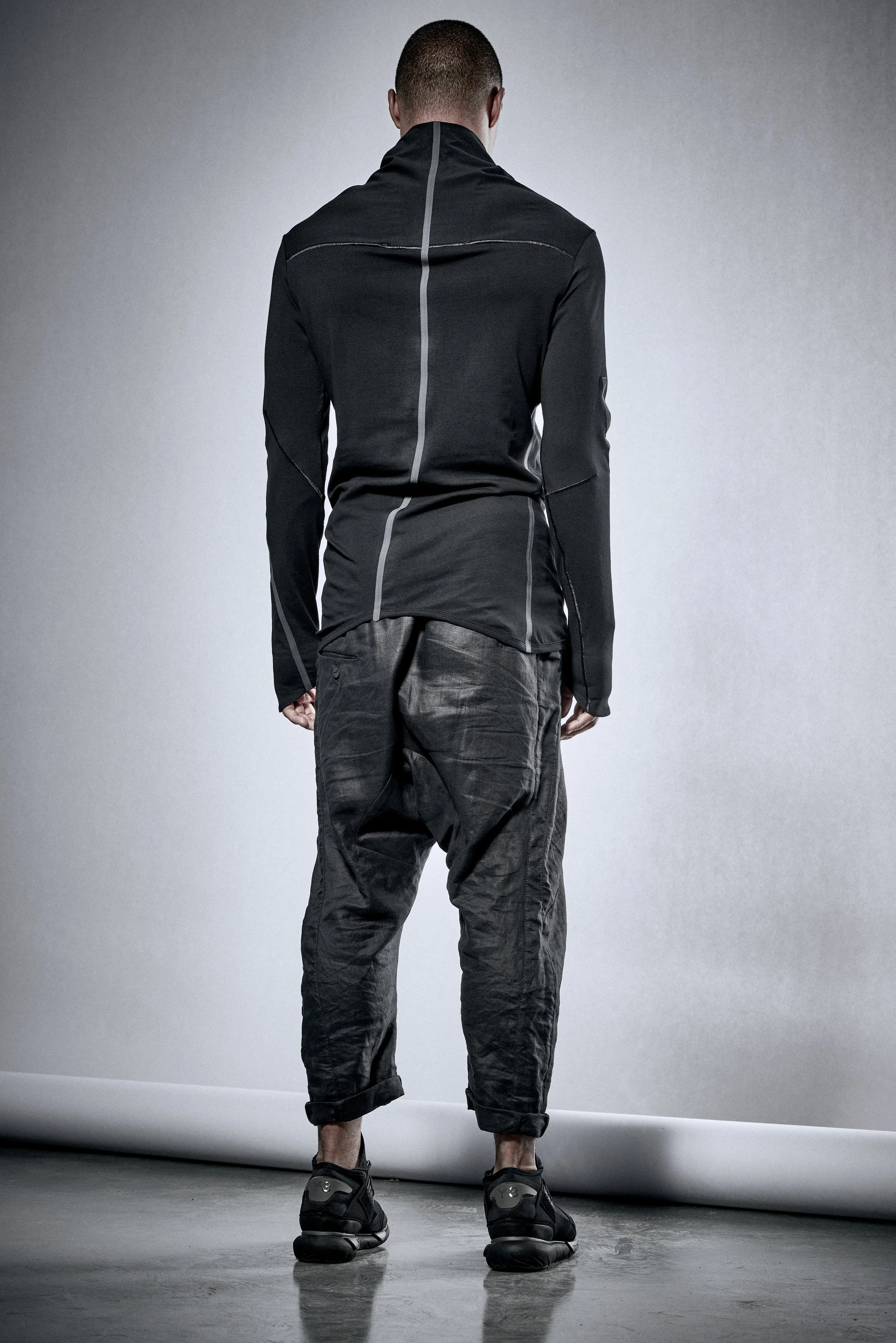 powha-long-sleeved-black-urban-top-3