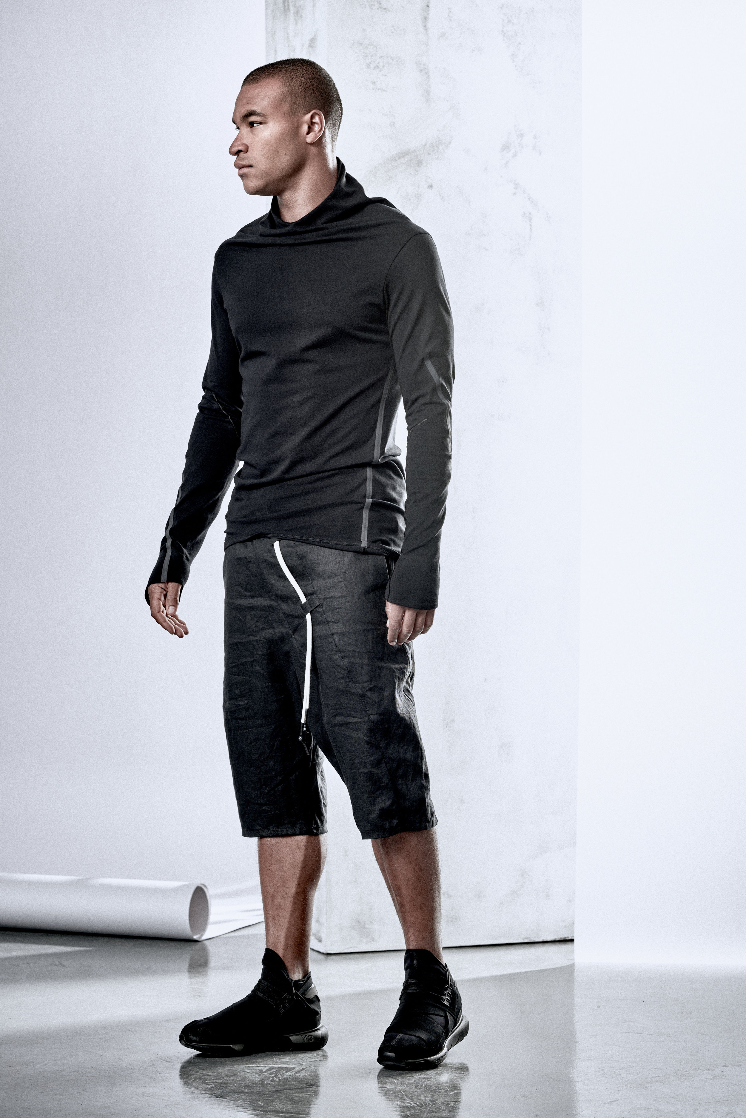 powha-black-boiled-linen-shorts-9