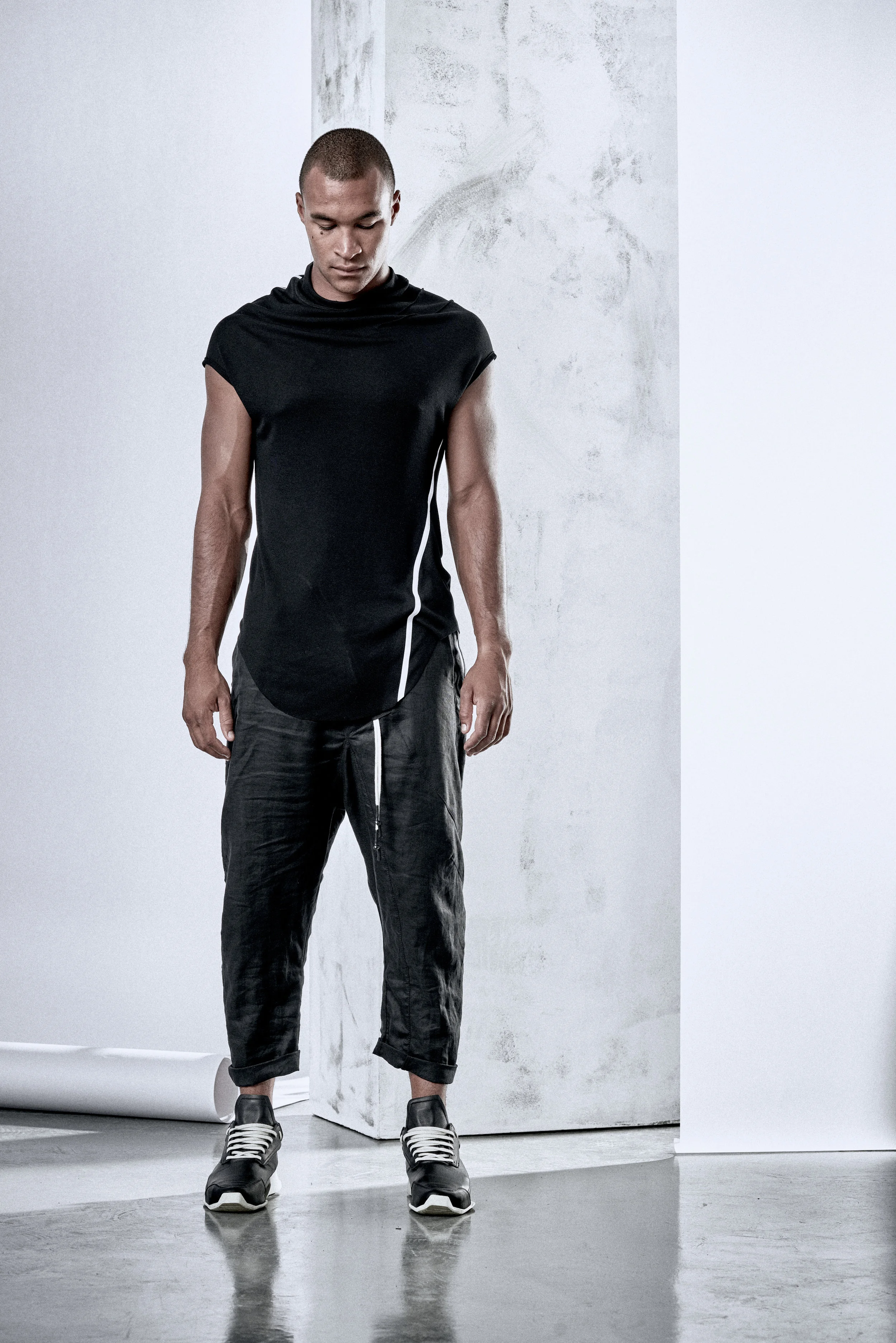 powha-black-boiled-linen-trousers-10