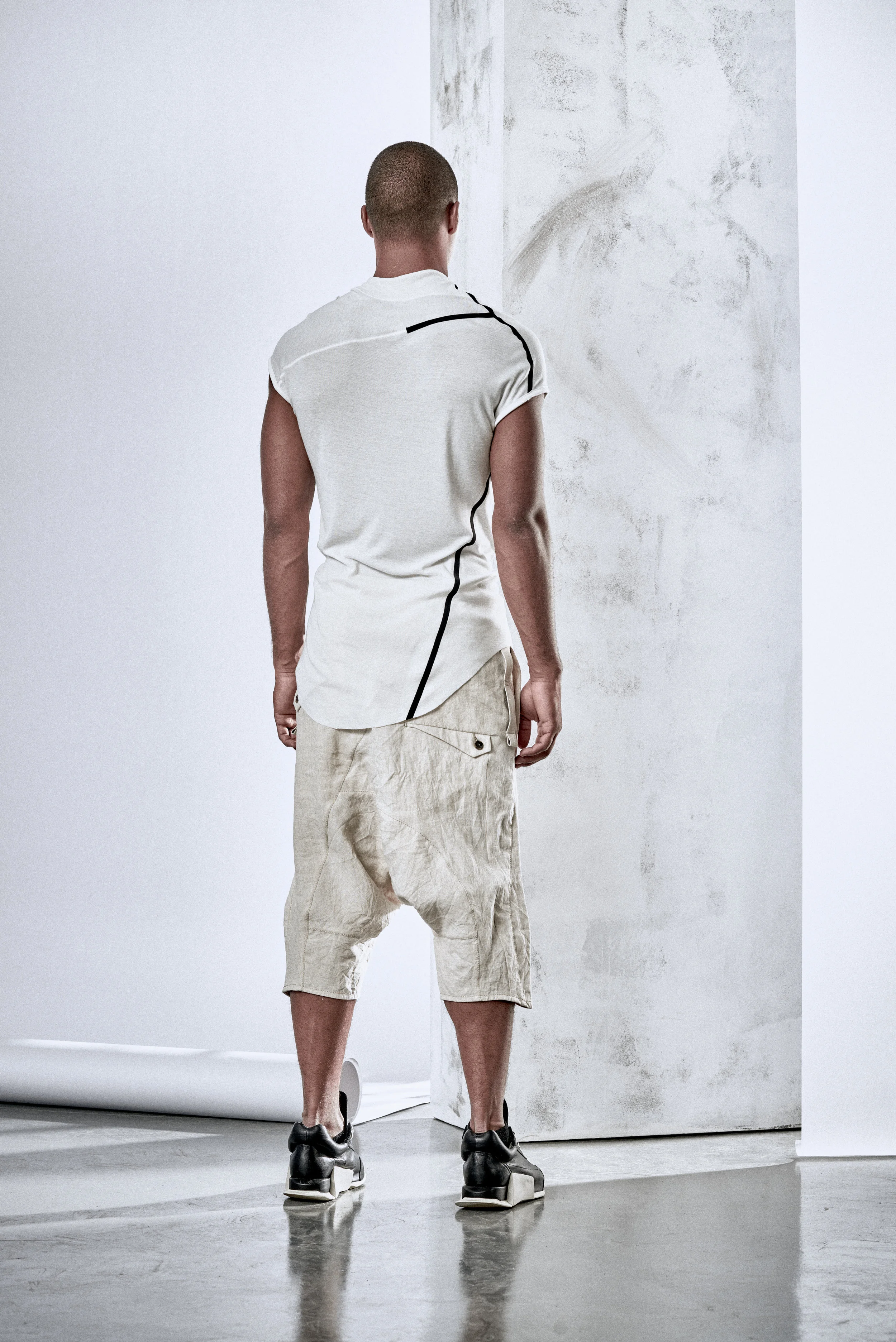 powha-white-boiled-linen-shorts-11
