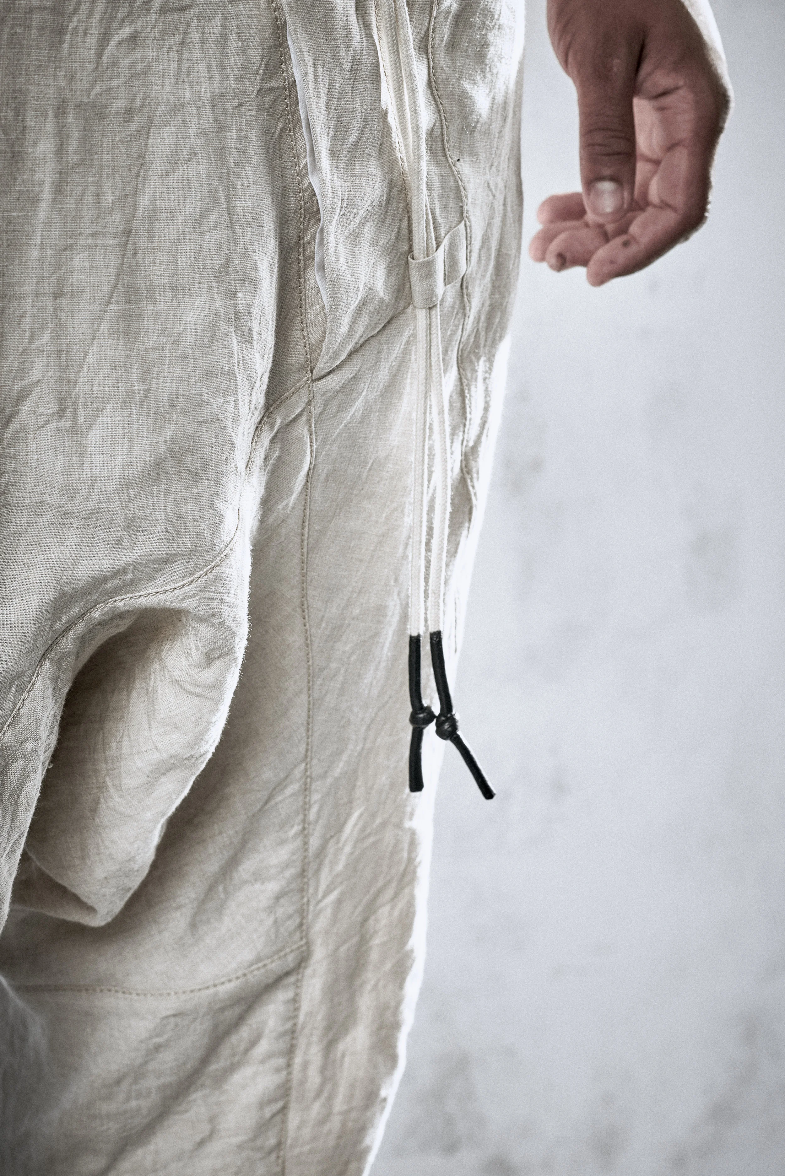 powha-natural-boiled-linen-shorts-6