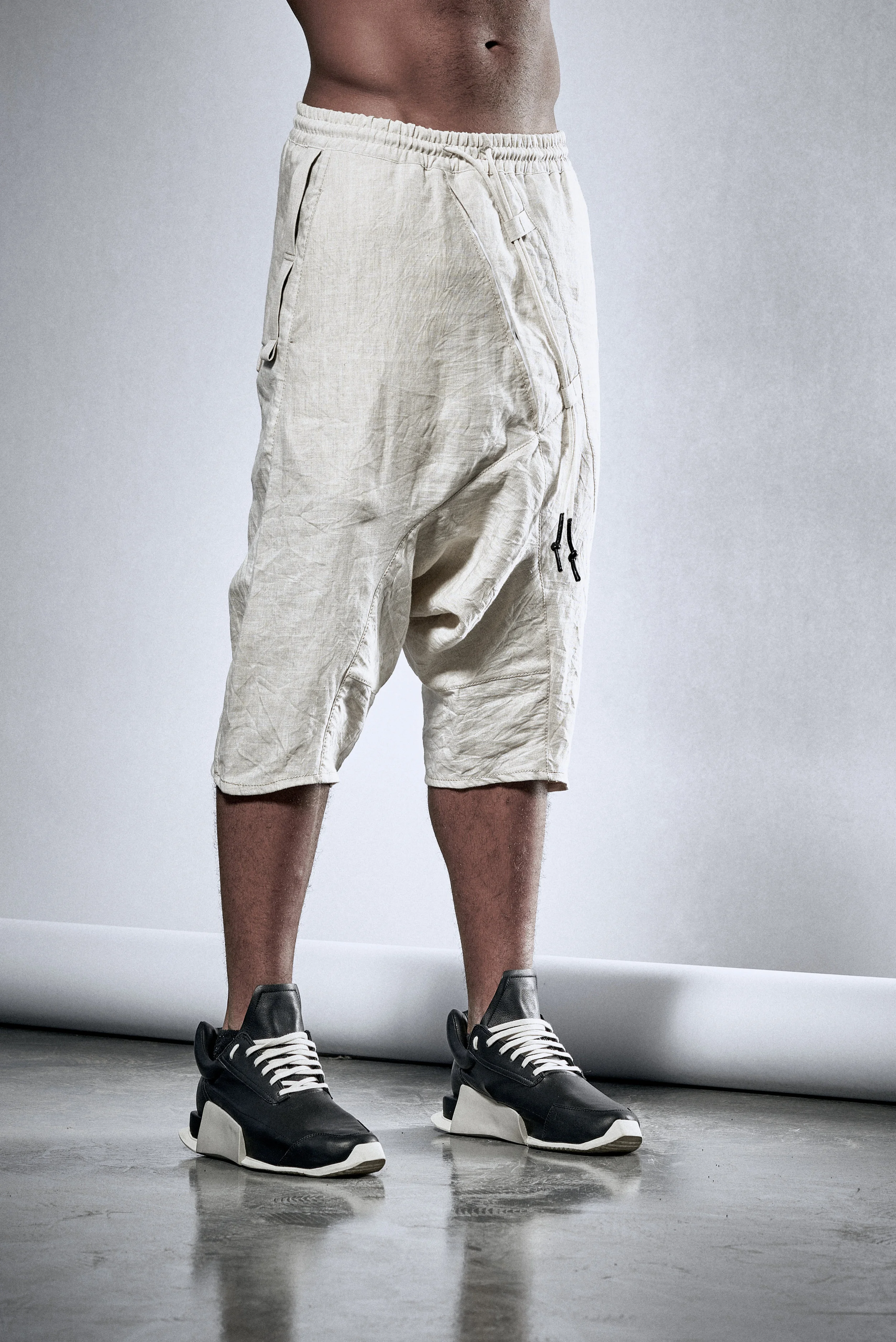 powha-natural-boiled-linen-shorts-2