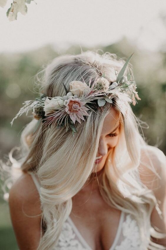 Wedding hairstyles with flowers: 6 of our favourite options — Lavender +  Rose