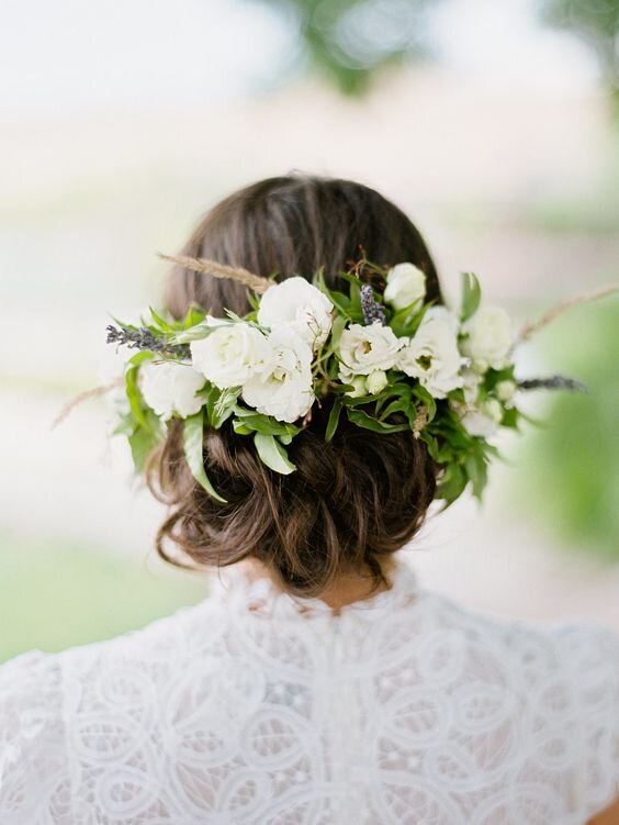 Wedding hairstyles with flowers - half flower crown.jpg
