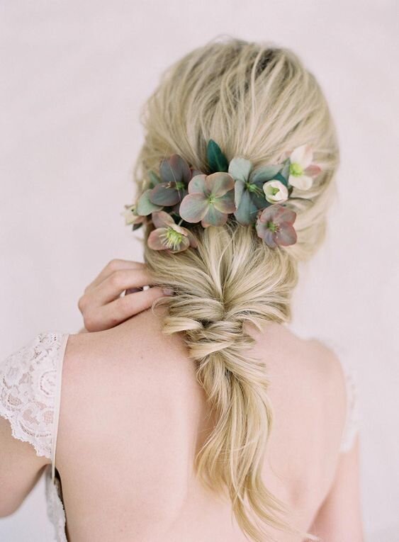 Wedding hairstyles with flowers - hair slide.jpg
