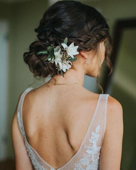 Wedding hairstyles with flowers - hair slides.jpg