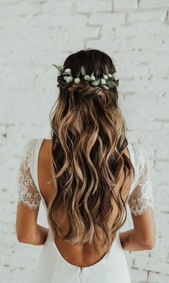 20 Soft and Sweet Wedding Hairstyles for Curly Hair 2024