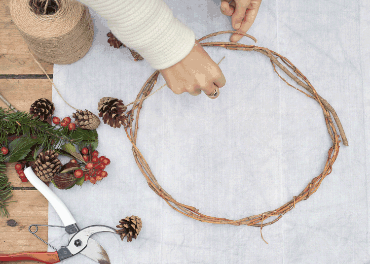How to make a Christmas wreath — Lavender + Rose