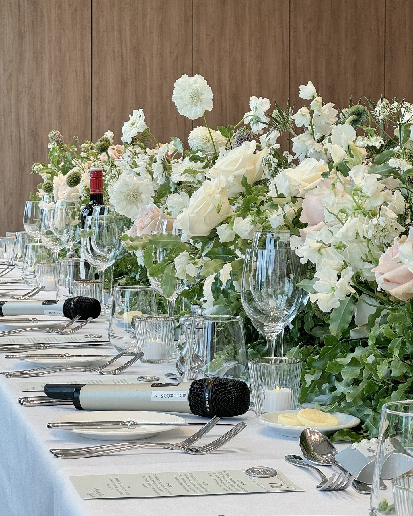 BTS of Kirsty and Ghas&rsquo; heavenly day @cameronhouselochlomond - manifesting more happy, sweet and relaxed couples like them in 2025 (if you know of any, send em our way 💌) 

Thank you to gorgeous Sarah @scandalicioussssss for her freelance flow