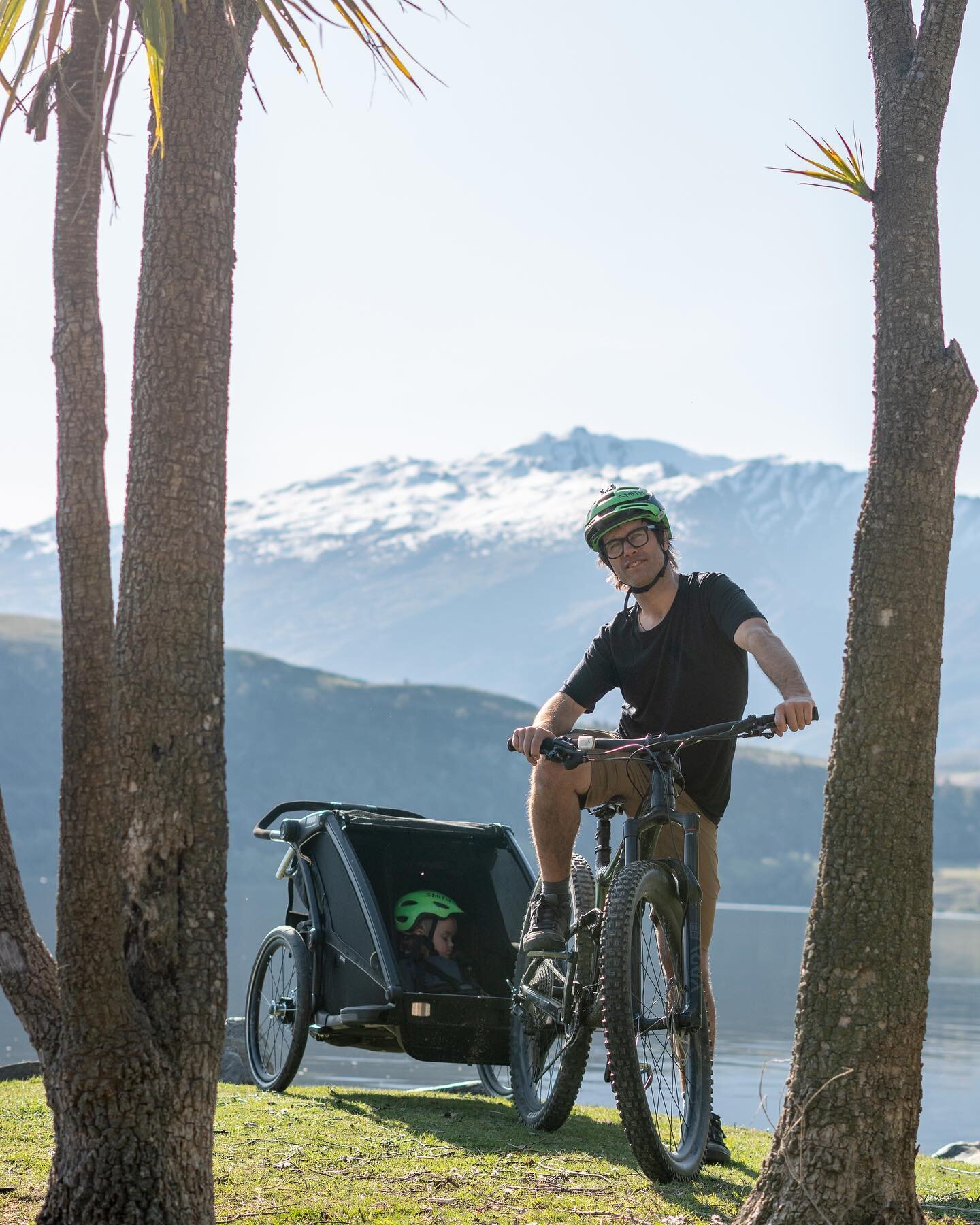 @thule Chariot Sport 2&hellip; with room for the next little shredder on the way&hellip; it&rsquo;s an epic adventure trailer which is also a pram, snow sled, jogger stroller and folds flat. Adventure season is upon us!

@torpedo7 @icebreakernz @thul