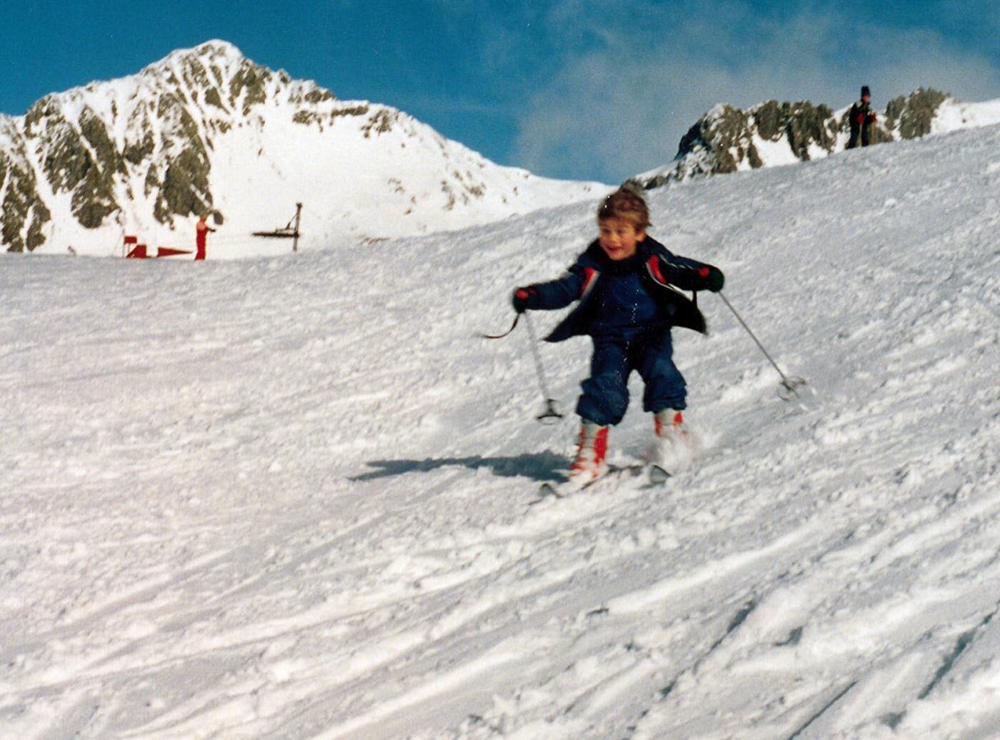 My first day skiing at @rainbowskiarea aged 5. See @queenstownnz profile about why I live in Queenstown at the LINK IN MY BIO.