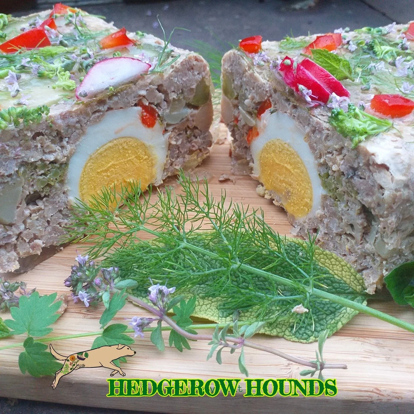 If you would like to make a dog friendly Christmas meal for your dog, then I have put a couple of recipes on today's blog (Link in bio). 
💥Make sure you use boneless low-fat mince as you will be cooking it.

A raw meat loaf recipe will follow later 