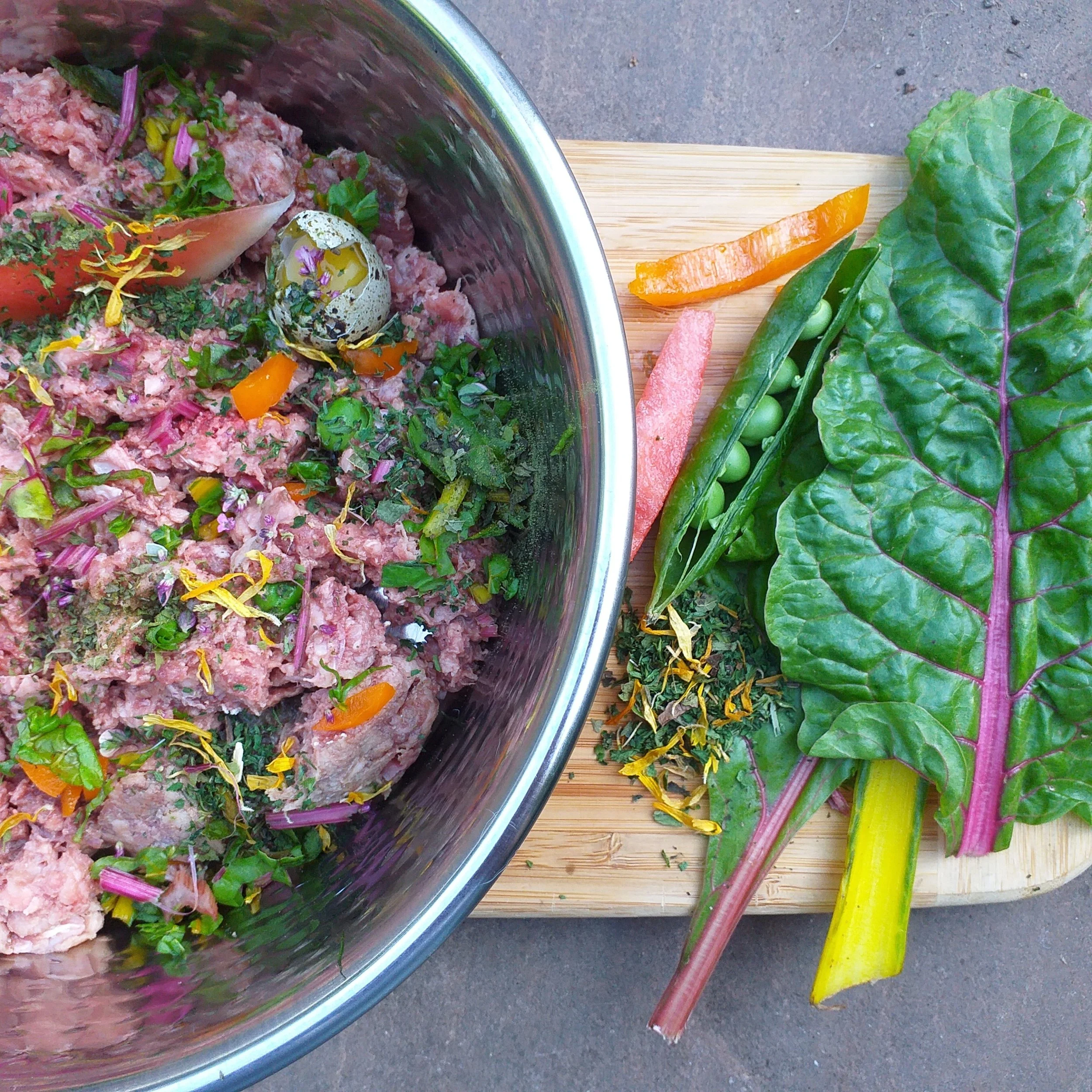 Summer bowls and lighter meals for hotter days. 
There is now a selection of leafy greens growing in the garden that can be added to the dogs' meals. 
The seasonal herb blend is Nature's Bounty at the moment to assist in repelling fleas &amp; ticks n