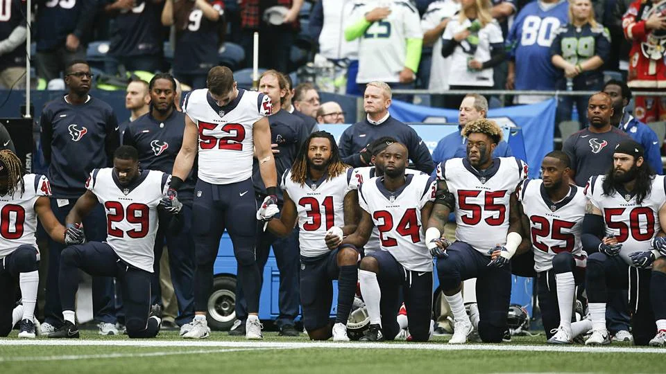 texans-kneel-102917-getty-ftrjpg_b043k5bp539m1jli7vdul34y8.jpg