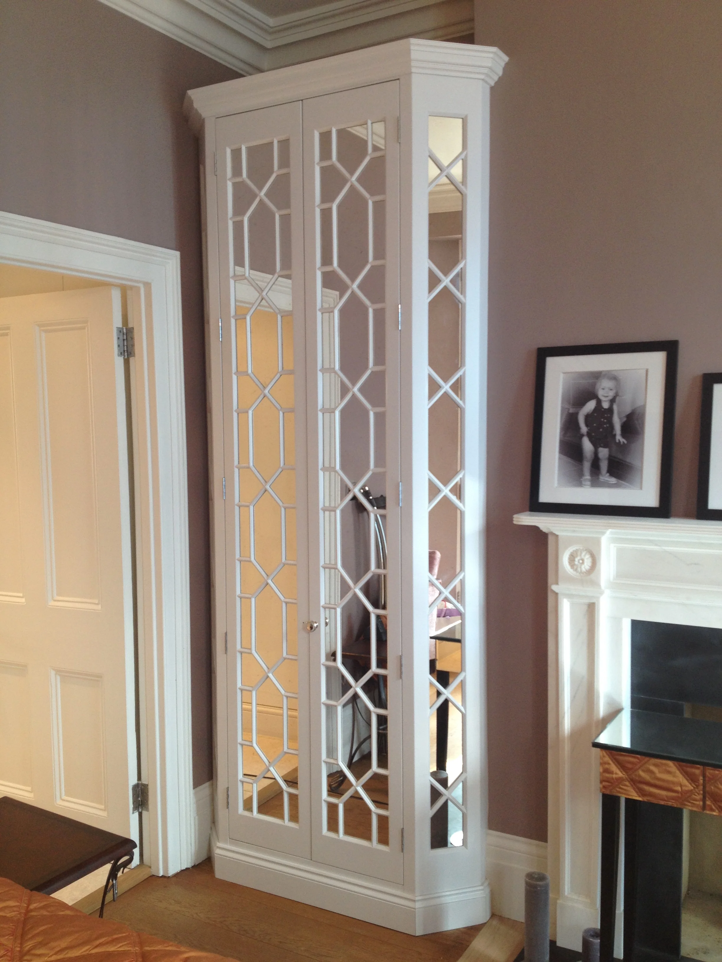 Single Mirrored Wardrobe 3.JPG