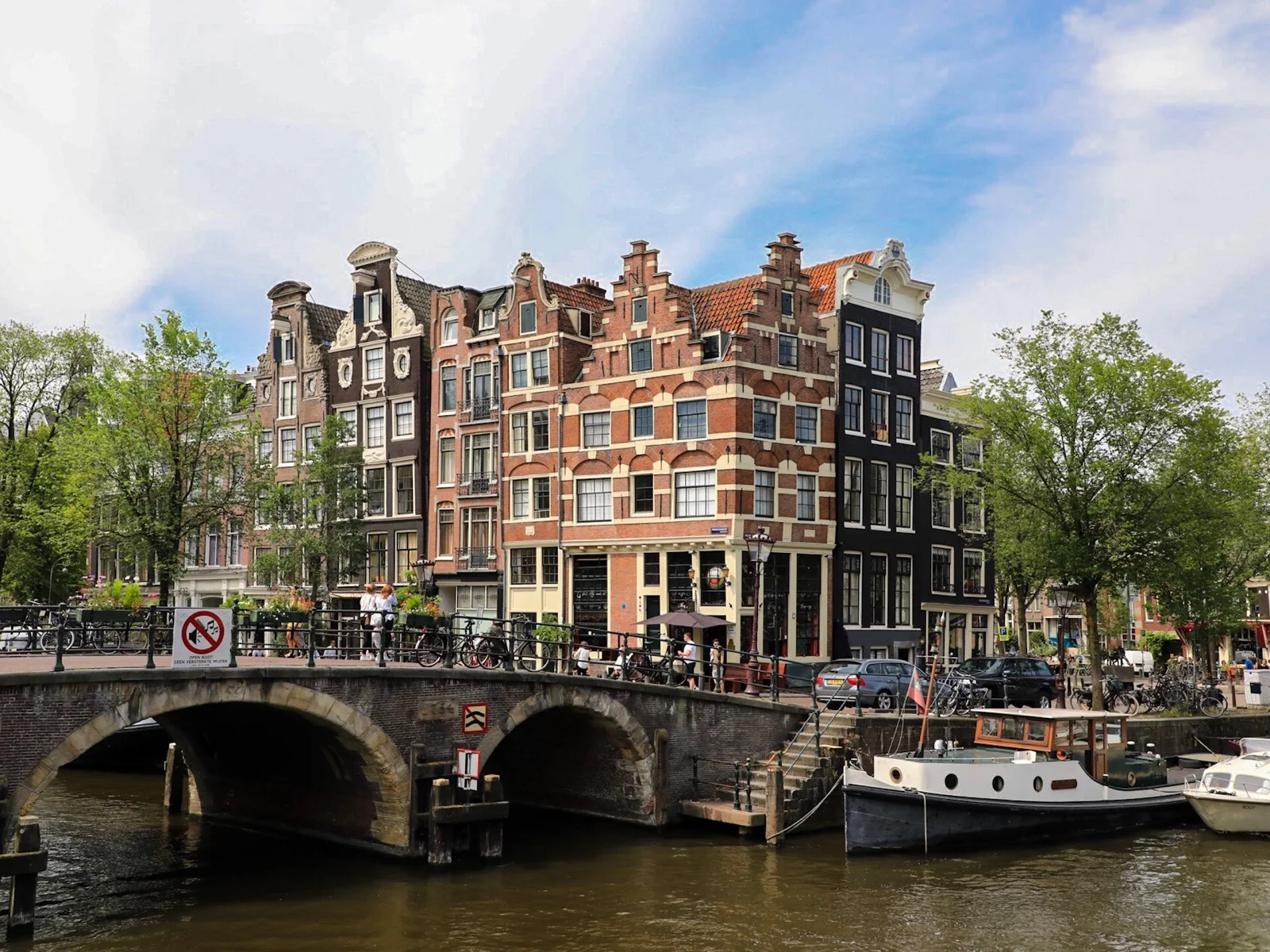 lilywanderlust-amsterdam-brouwersgracht-2017.jpeg