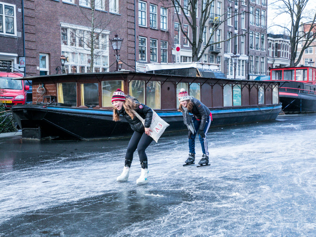LilyWanderlust-Amsterdam-Frozen-Canals-3.jpg