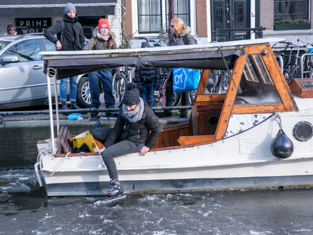 LilyWanderlust-Amsterdam-Frozen-Canals-5.jpg